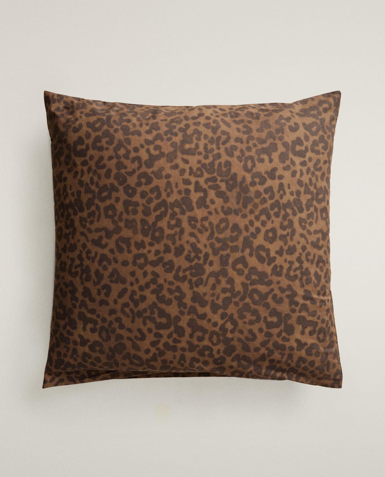 ZARA HOME Наволочка на подушку из перкаля в пантерку (200 нитей) ракурс 4