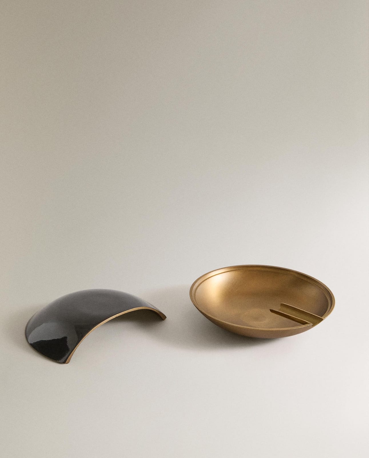 ZARA HOME ПЕПЕЛЬНИЦА ИЗ ЛАКИРОВАННОЙ ЛАТУНИ ракурс 5