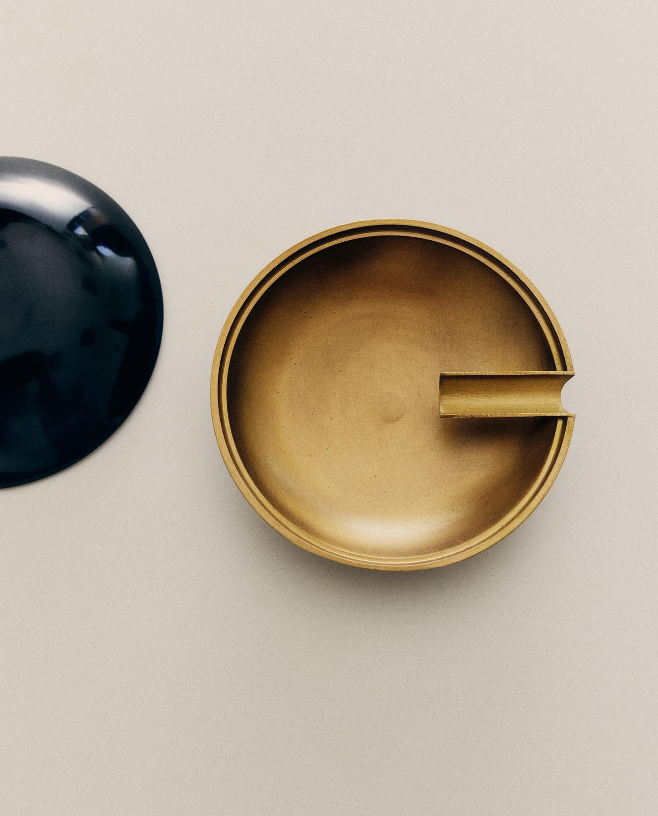 ZARA HOME ПЕПЕЛЬНИЦА ИЗ ЛАКИРОВАННОЙ ЛАТУНИ ракурс 8