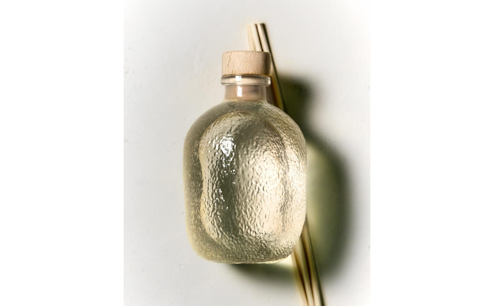 ZARA HOME (180 ML) АРОМАТИЧЕСКИЕ ПАЛОЧКИ CITRUS PEACH ракурс 8