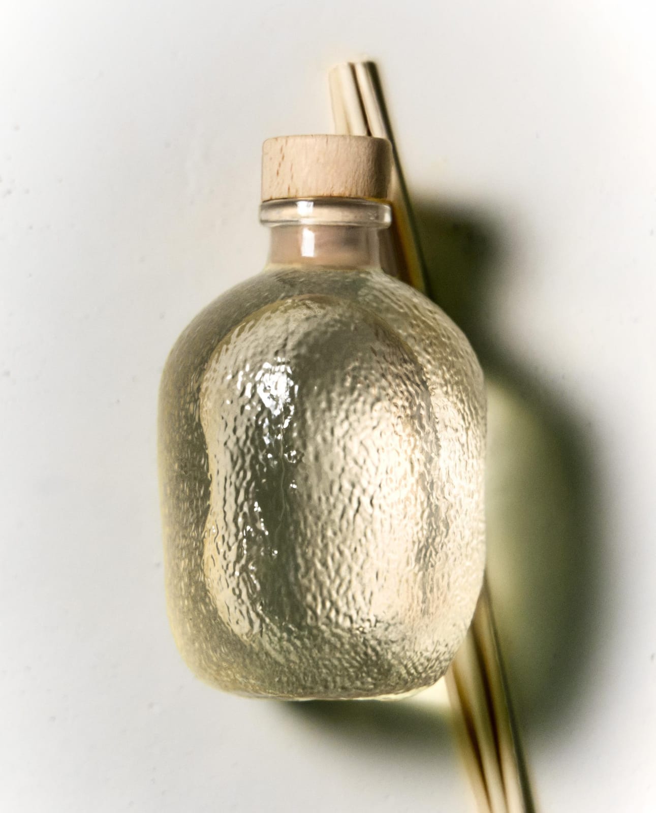 ZARA HOME (180 ML) АРОМАТИЧЕСКИЕ ПАЛОЧКИ CITRUS PEACH ракурс 7