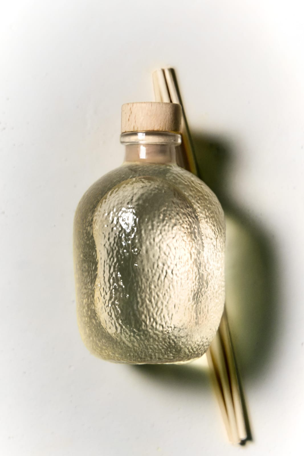 ZARA HOME (180 ML) АРОМАТИЧЕСКИЕ ПАЛОЧКИ CITRUS PEACH ракурс 4