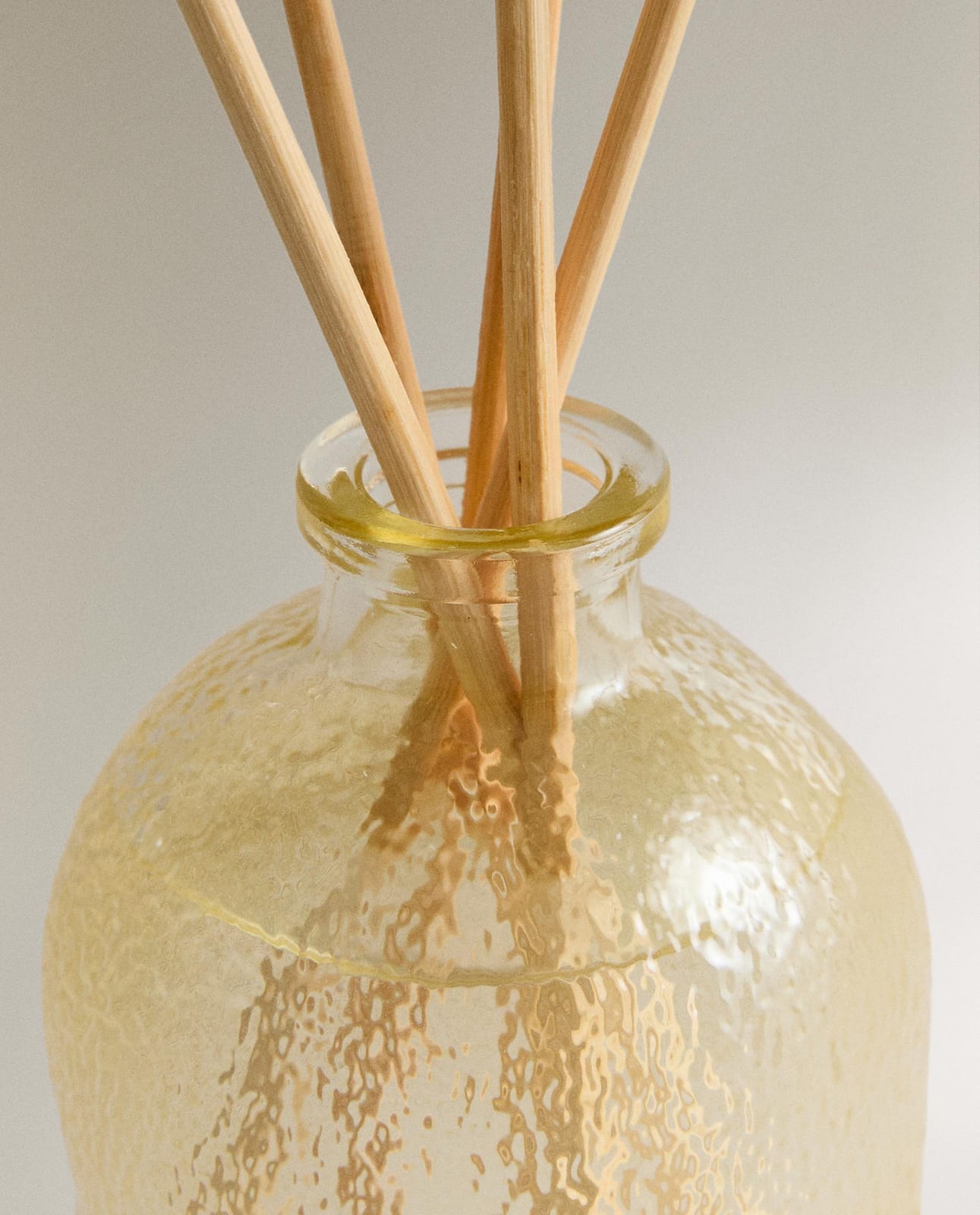 ZARA HOME (180 ML) АРОМАТИЧЕСКИЕ ПАЛОЧКИ CITRUS PEACH ракурс 3