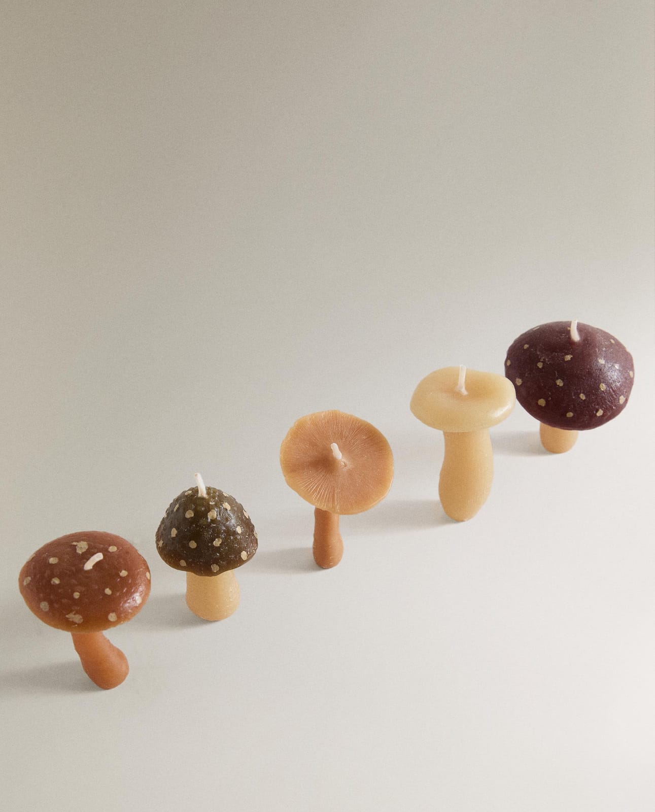 ZARA HOME НАБОР АРОМАТИЧЕСКИХ СВЕЧЕЙ ГРИБКИ PUMPKIN SPICE (5 ШТ.) ракурс 2