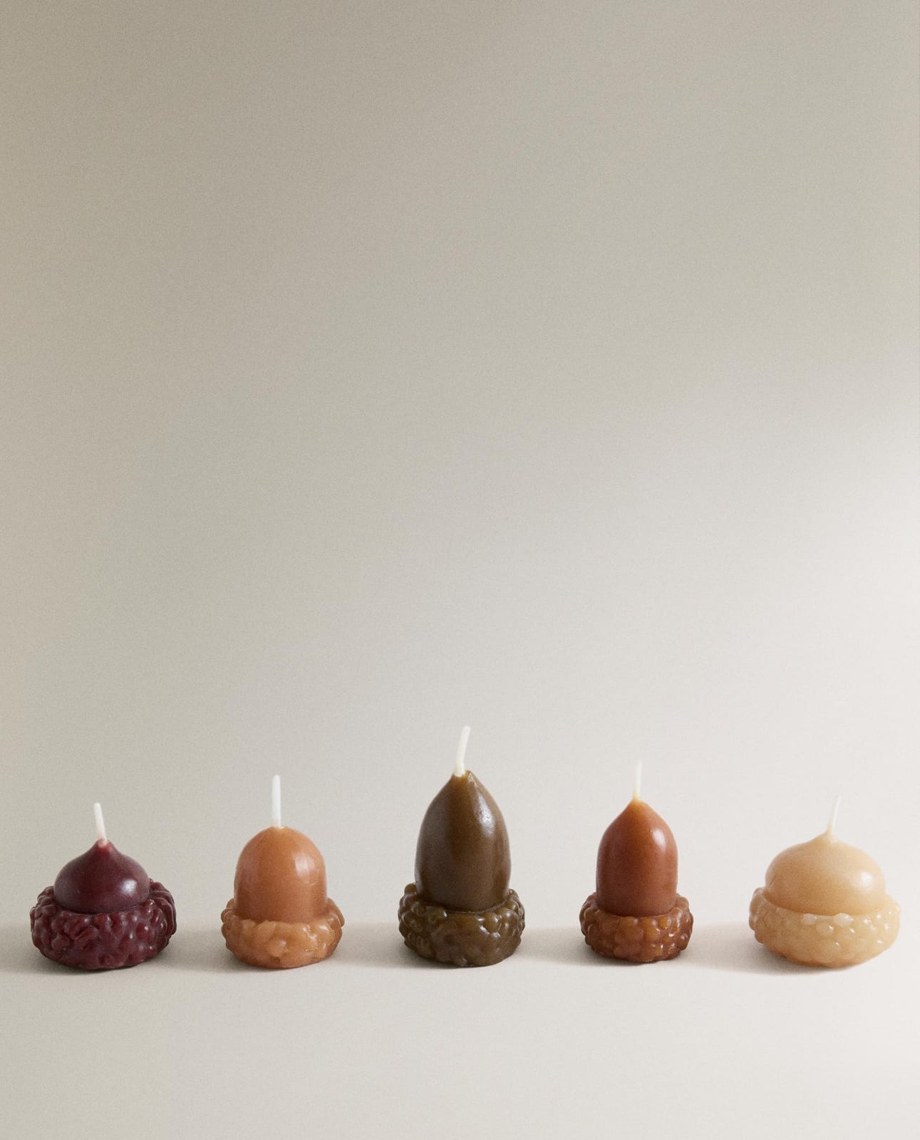 Свеча ZARA HOME НАБОР 5 АРОМАТИЧЕСКИХ СВЕЧЕЙ ЖЕЛУДИ PUMPKIN SPICE DYNIOWY 8 x 21 x 5 cm