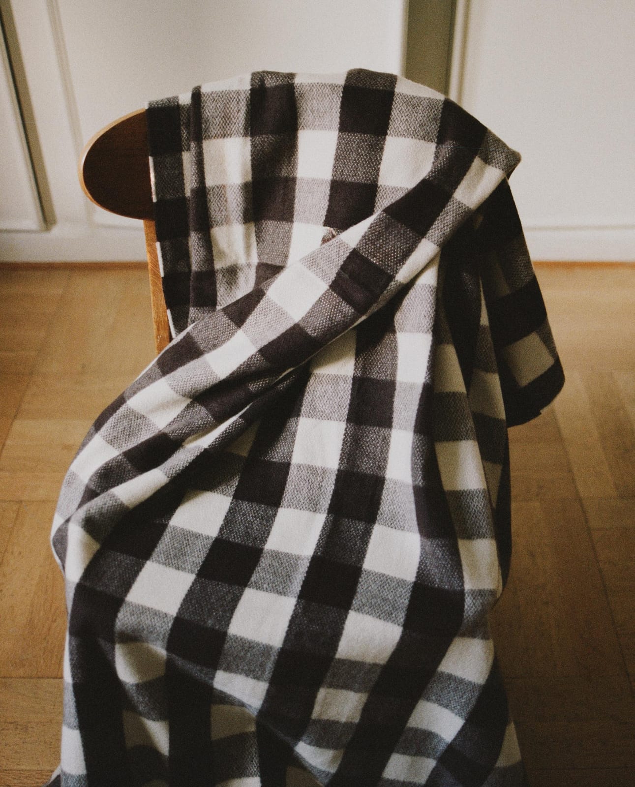 ZARA HOME ОДЕЯЛО В КЛЕТКУ С БАХРОМОЙ ракурс 7