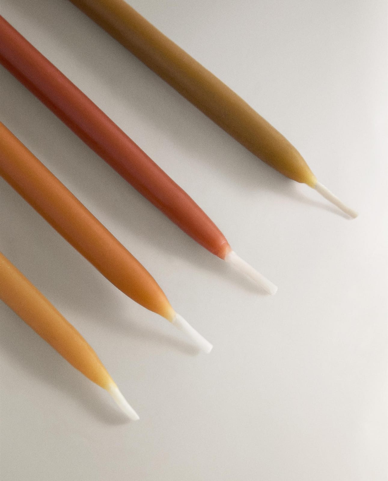 ZARA HOME НАБОР ДЛИННЫХ АРОМАТИЧЕСКИХ СВЕЧЕЙ PUMPKIN SPICE (12 ШТ.) ракурс 6