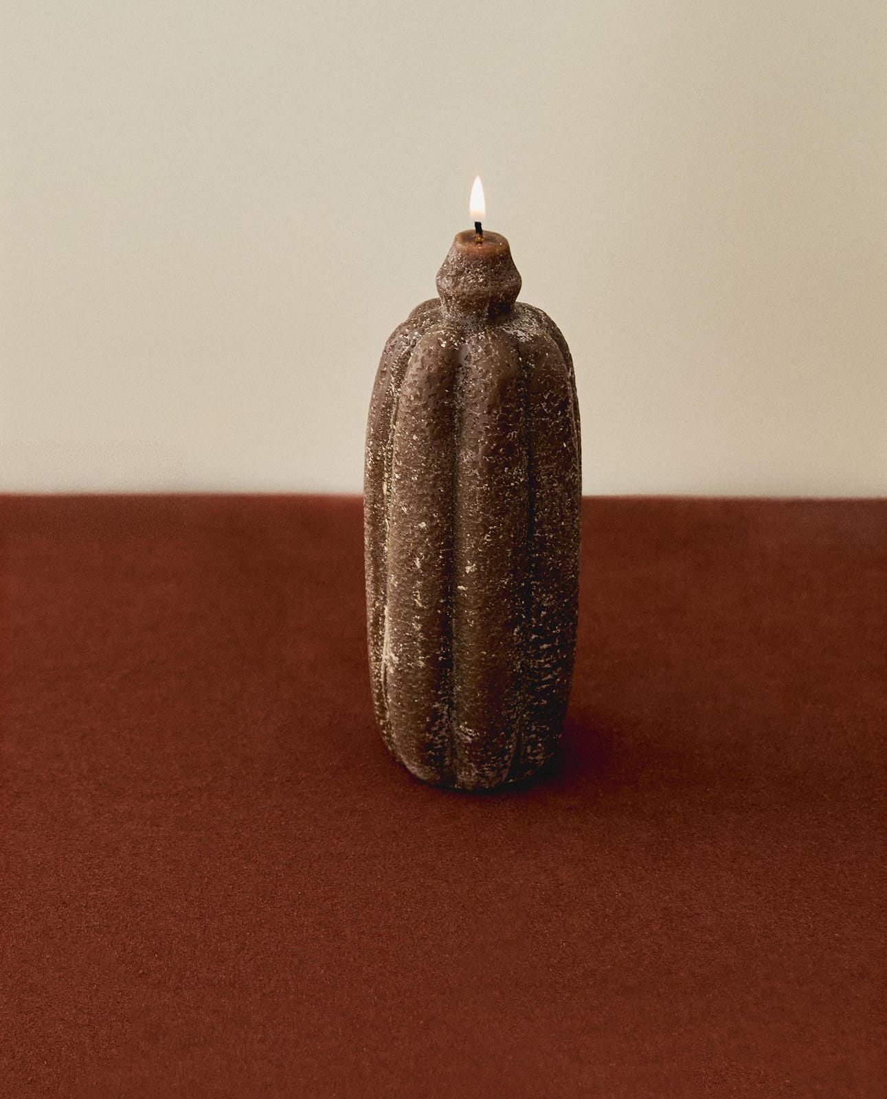 ZARA HOME (475 G) АРОМАТИЧЕСКАЯ СВЕЧА PUMPKIN SPICE ракурс 7
