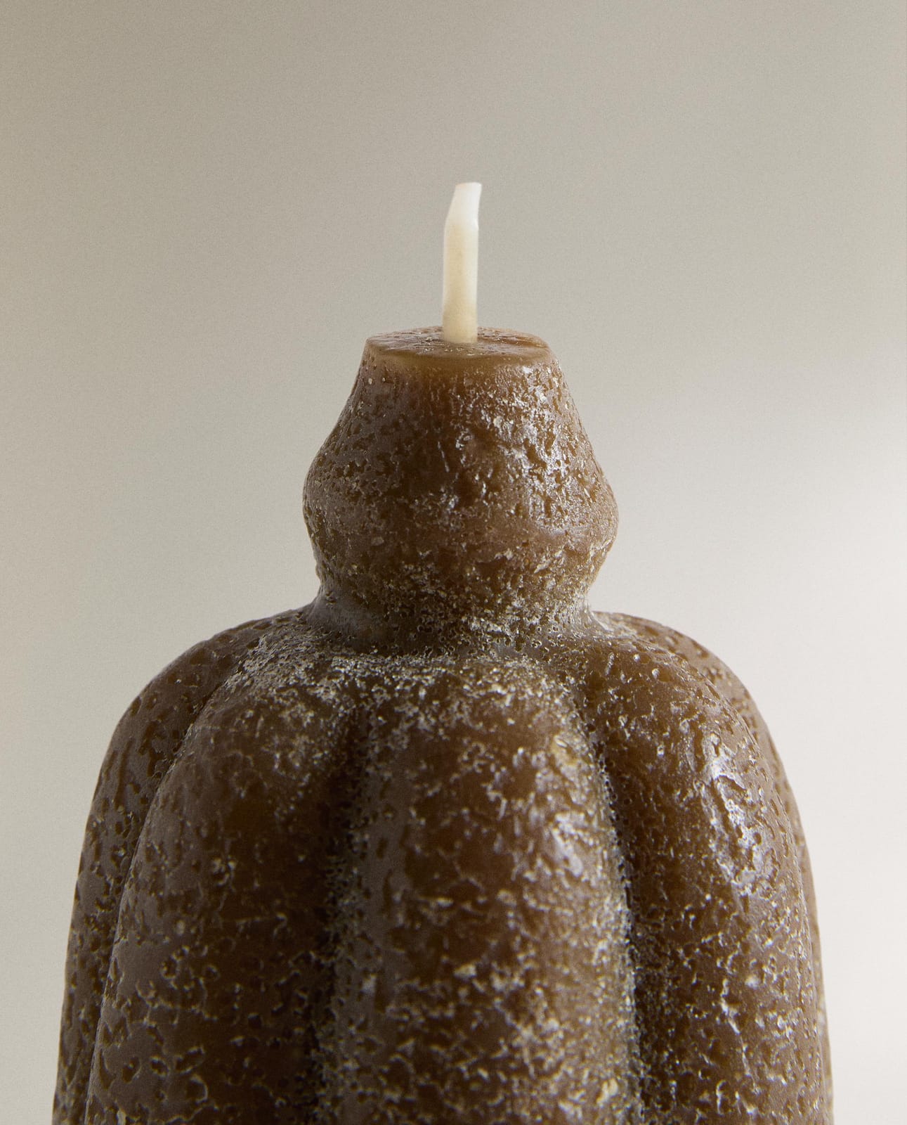 ZARA HOME (475 G) АРОМАТИЧЕСКАЯ СВЕЧА PUMPKIN SPICE ракурс 5