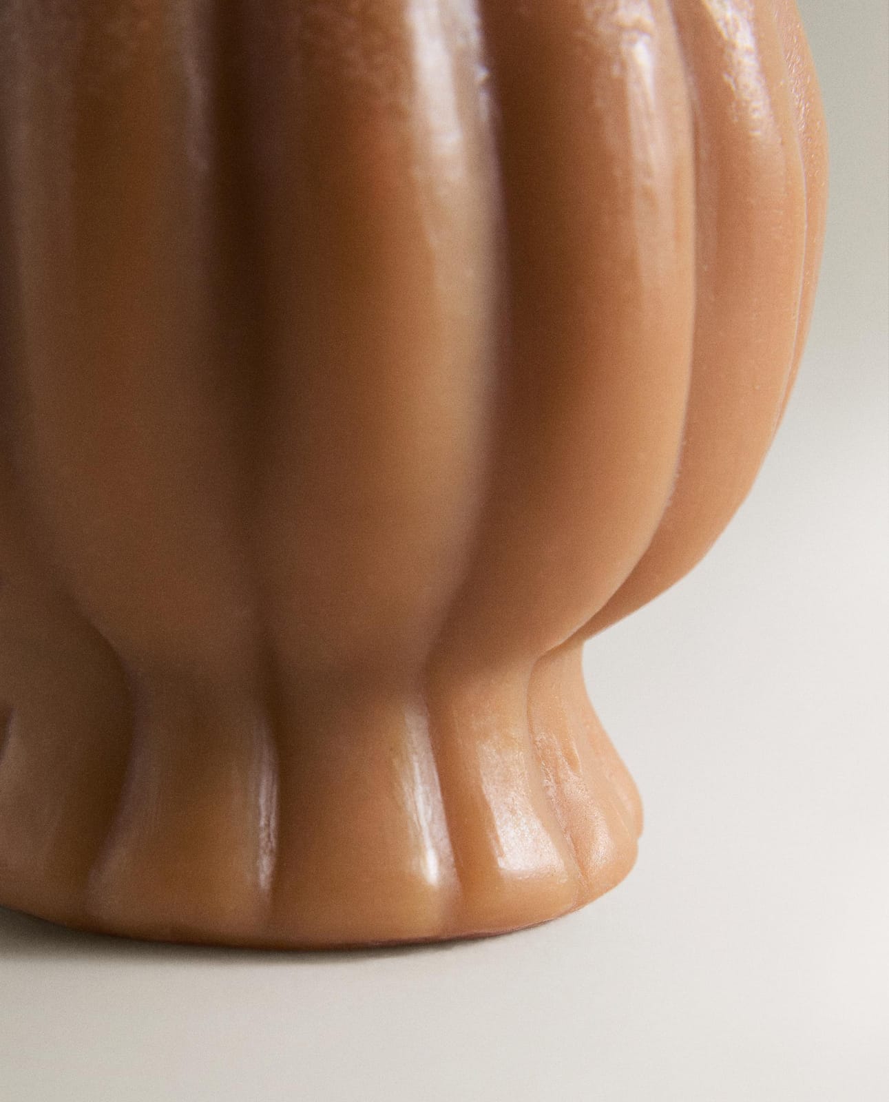 ZARA HOME (555 G) АРОМАТИЧЕСКАЯ СВЕЧА PUMPKIN SPICE ракурс 4