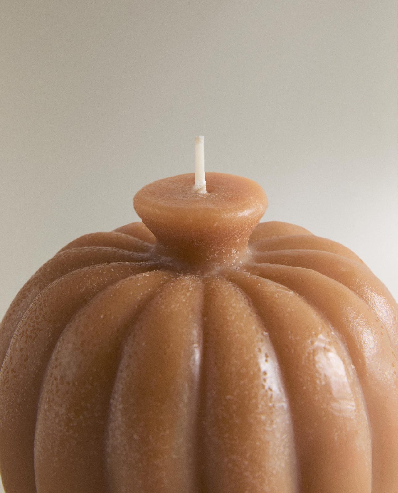 ZARA HOME (555 G) АРОМАТИЧЕСКАЯ СВЕЧА PUMPKIN SPICE ракурс 6