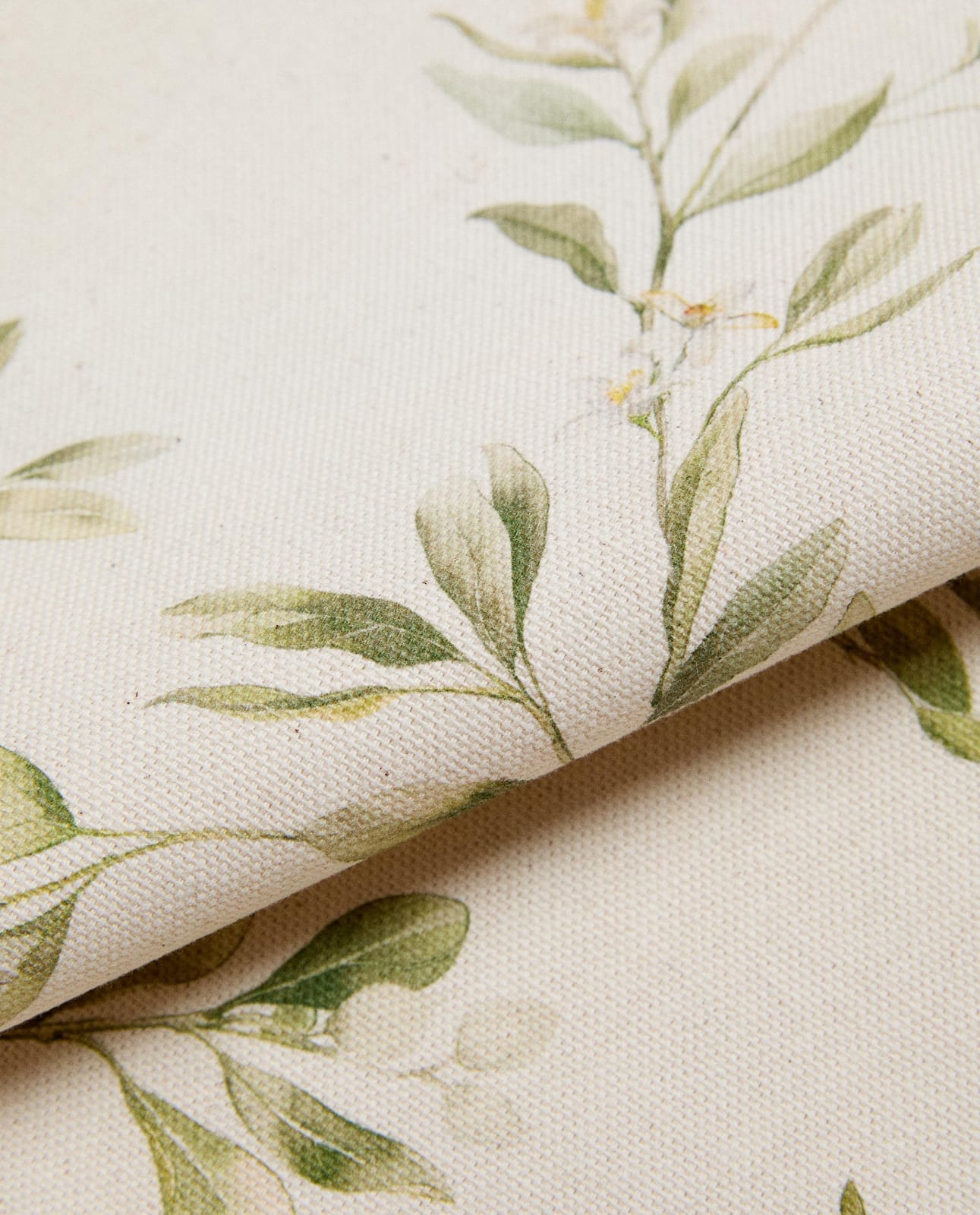 ZARA HOME САЛФЕТКИ С ПРИНТОМ ЦВЕТЫ И ВЕТОЧКИ (КОМПЛЕКТ 2 ШТ.) ракурс 5