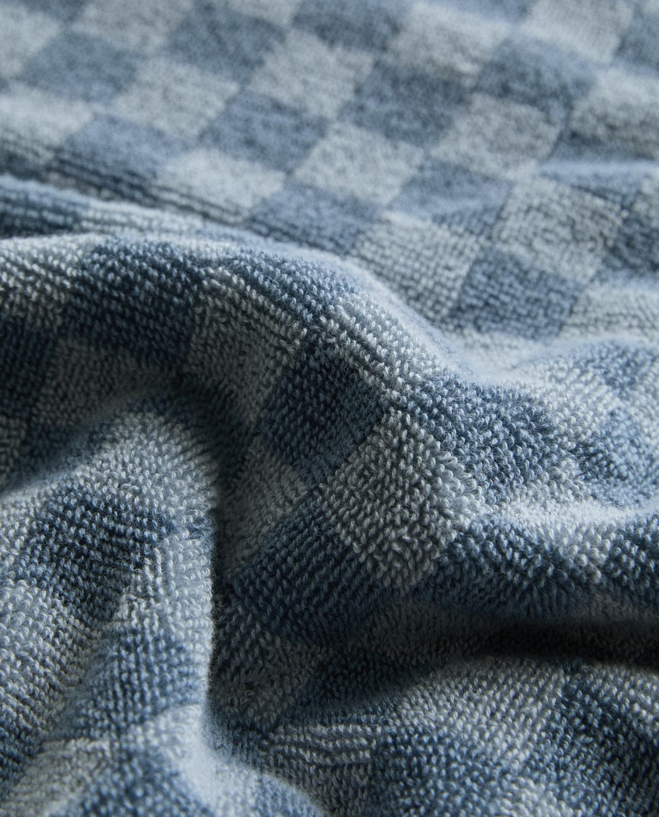 ZARA HOME БАННОЕ ПОЛОТЕНЦЕ В КЛЕТКУ ракурс 2