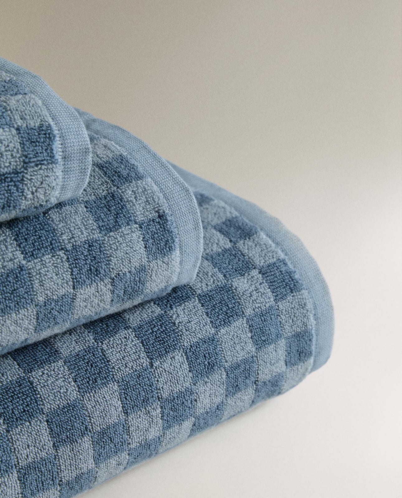 ZARA HOME БАННОЕ ПОЛОТЕНЦЕ В КЛЕТКУ ракурс 5