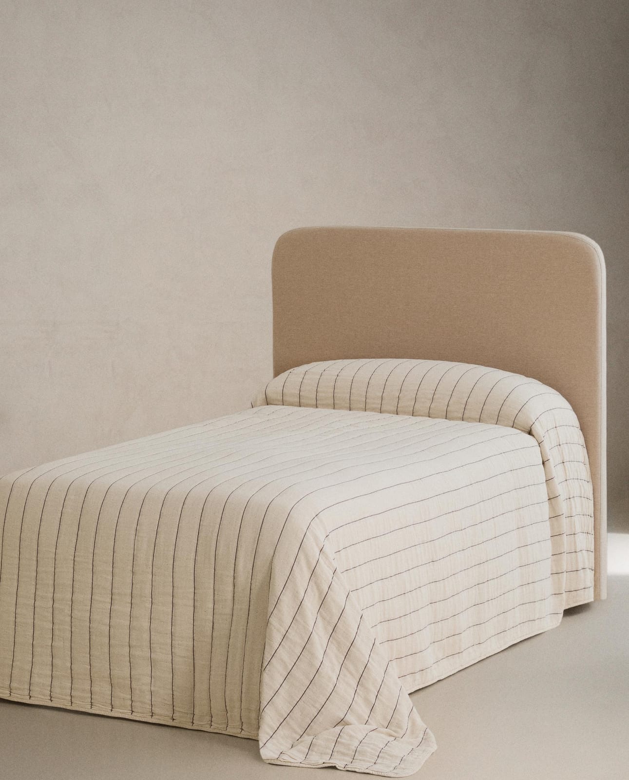 ZARA HOME ДВУСТОРОННЕЕ ДЕТСКОЕ ПОКРЫВАЛО В КЛЕТКУ И ПОЛОСКИ ракурс 5