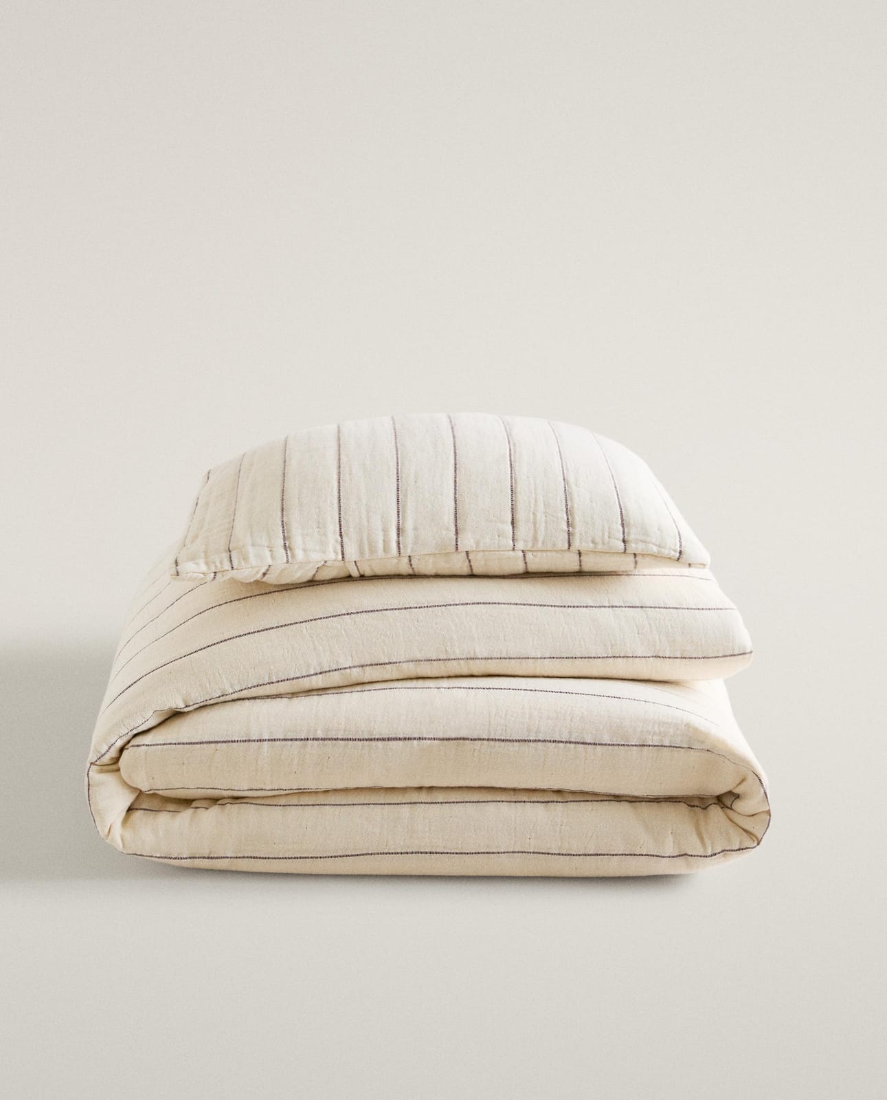 Покрывало ZARA HOME ДВУСТОРОННЕЕ ДЕТСКОЕ ПОКРЫВАЛО В КЛЕТКУ И ПОЛОСКИ ECRU 180 x 250 cm