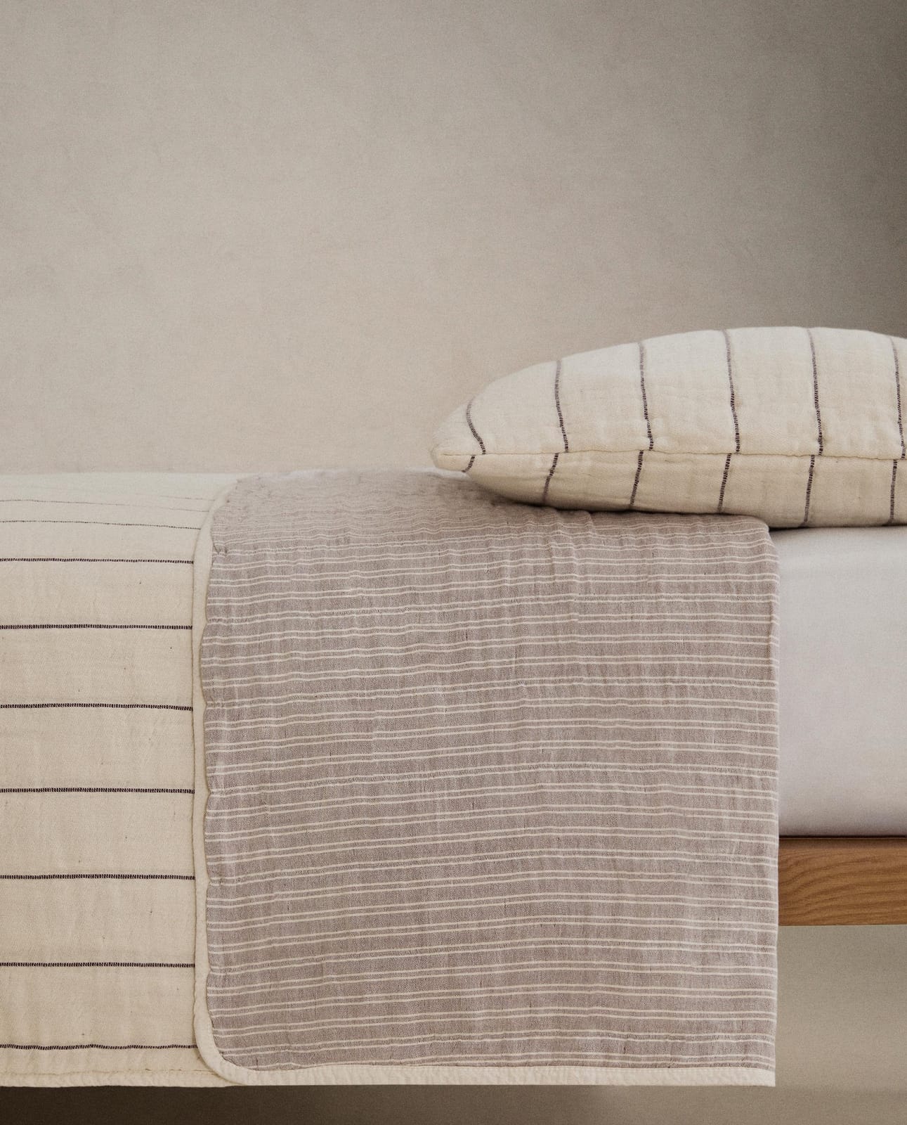 ZARA HOME ДВУСТОРОННЕЕ ДЕТСКОЕ ПОКРЫВАЛО В КЛЕТКУ И ПОЛОСКИ ракурс 6