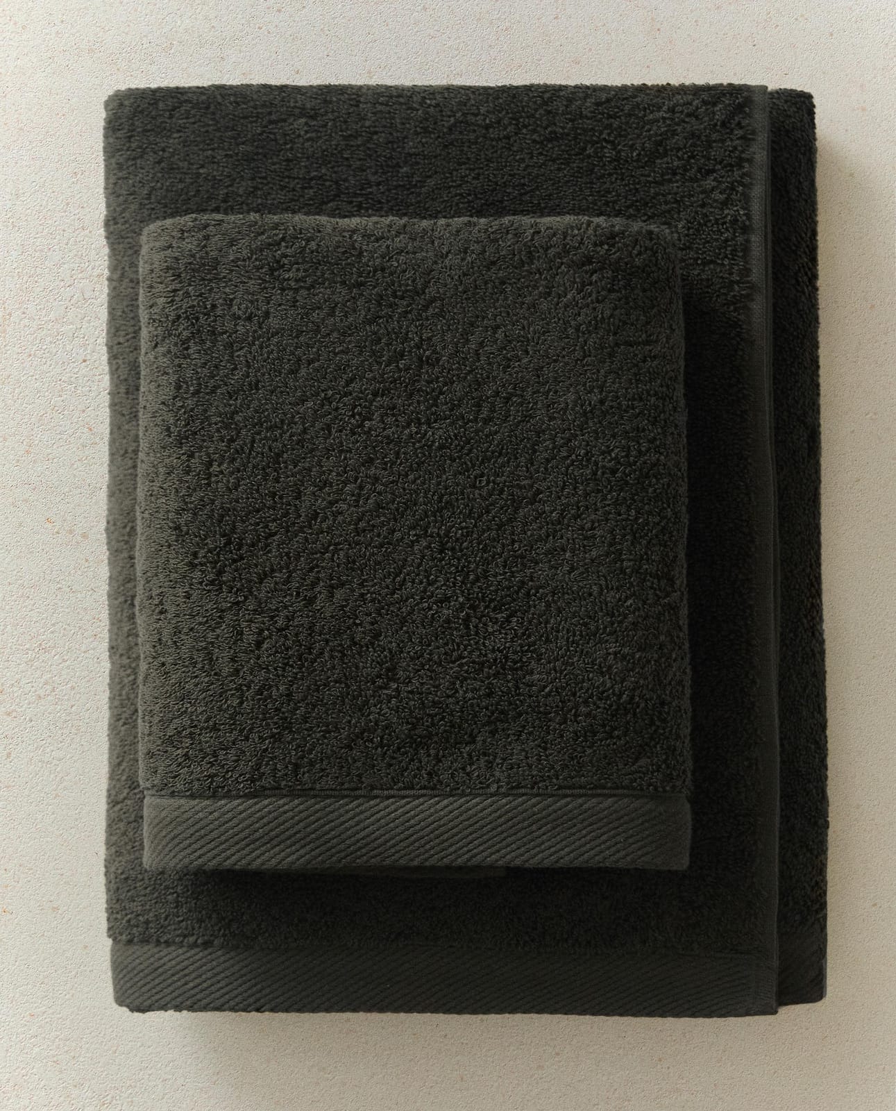 ZARA HOME ГЛАДКОЕ БАННОЕ ПОЛОТЕНЦЕ ИЗ МАХРОВОГО ХЛОПКА (500 Г/М²) ракурс 8