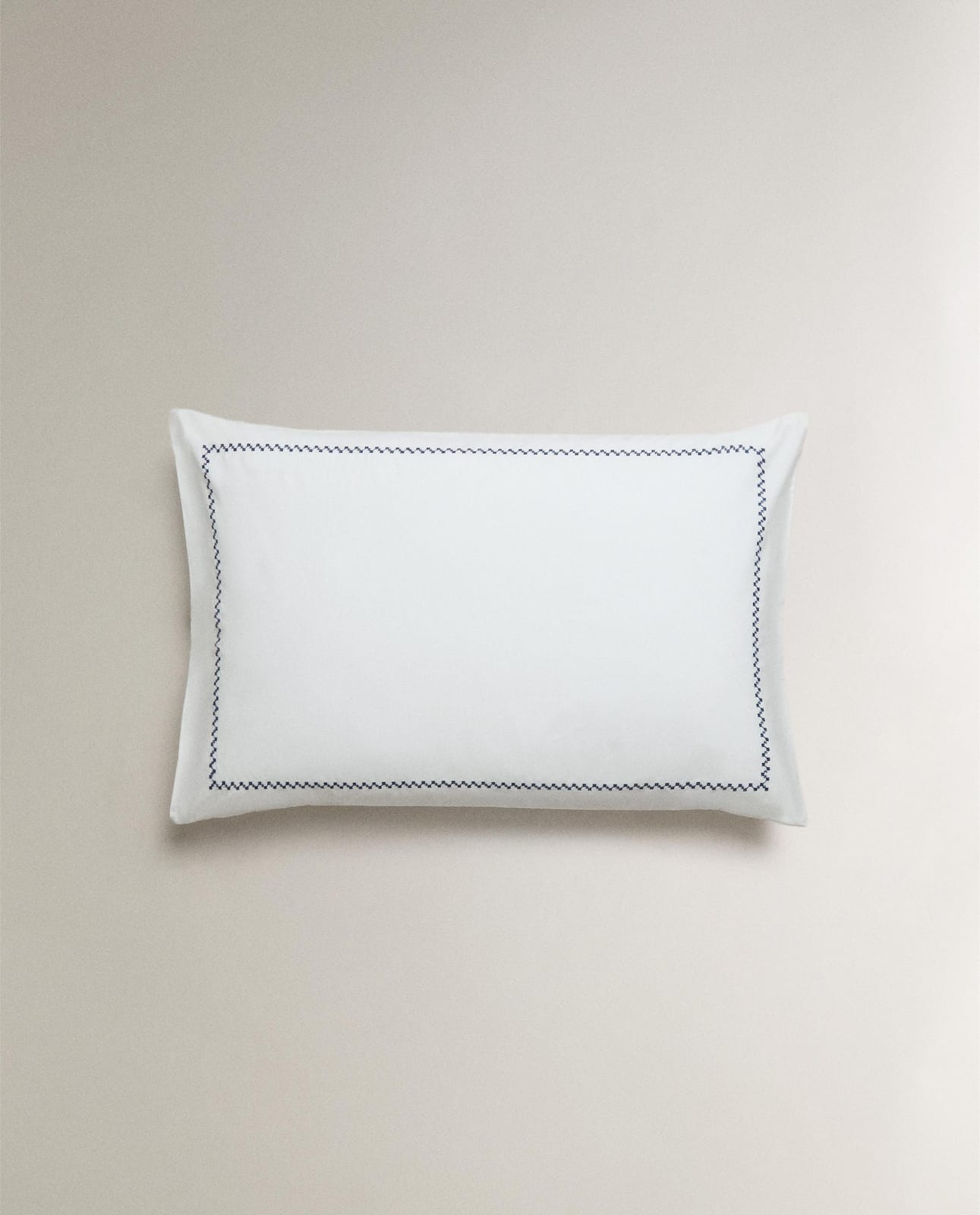 ZARA HOME Наволочка на подушку с вышитой каймой ракурс 3