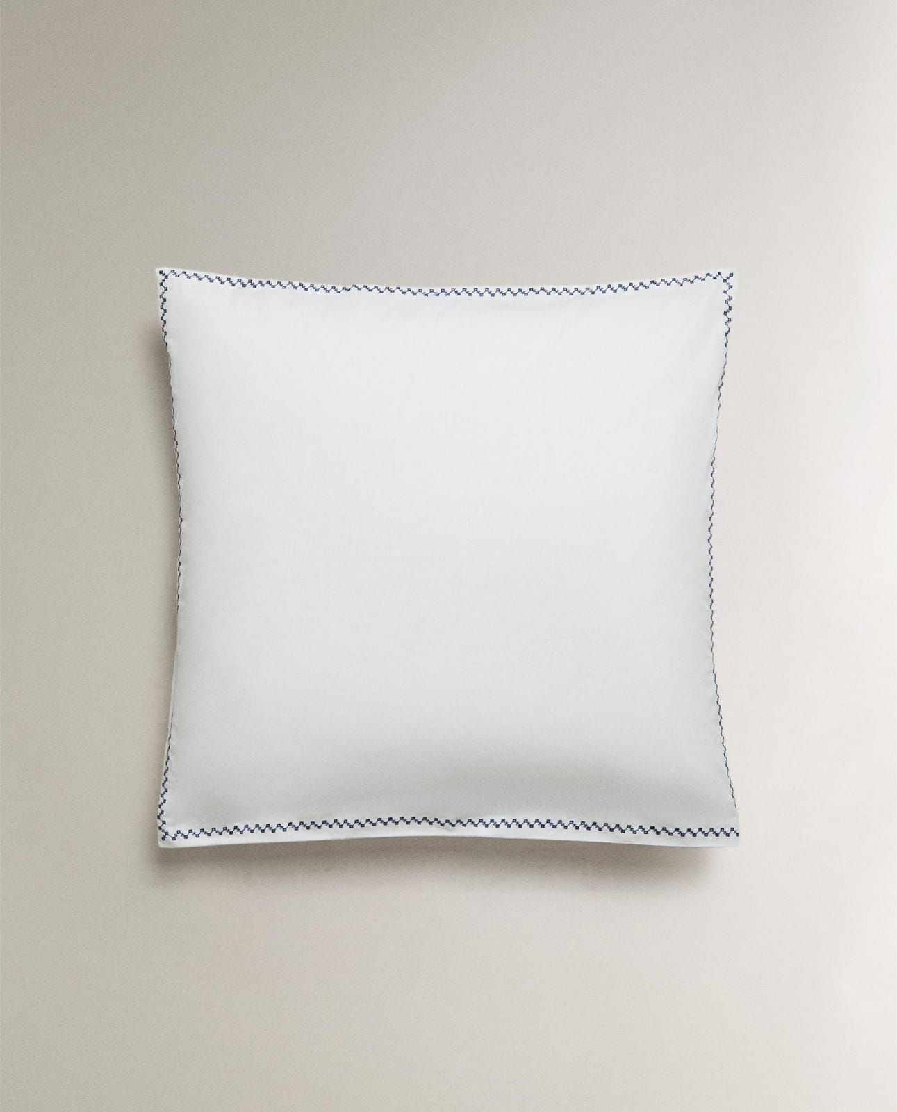 ZARA HOME Наволочка на подушку с вышитой каймой ракурс 4