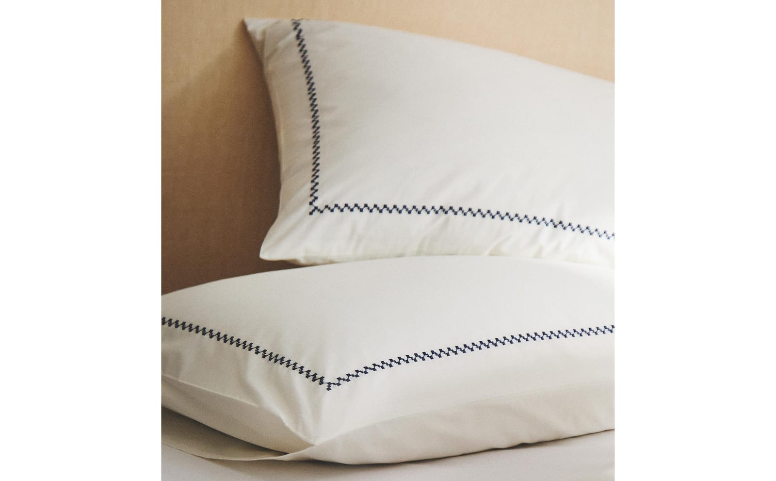 ZARA HOME Наволочка на подушку с вышитой каймой ракурс 7
