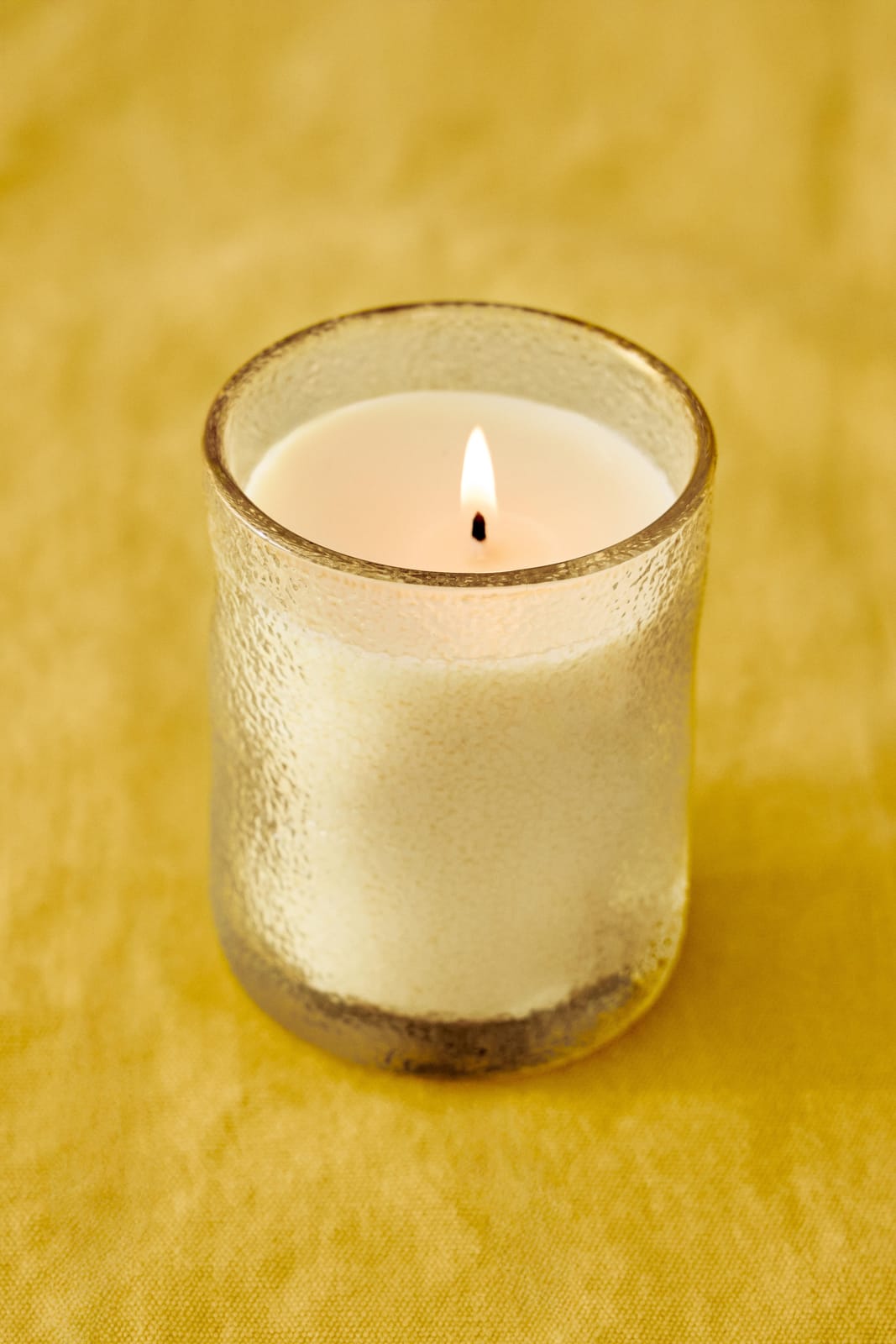 ZARA HOME (155 G) АРОМАТИЧЕСКАЯ СВЕЧА CITRUS PEACH ракурс 3