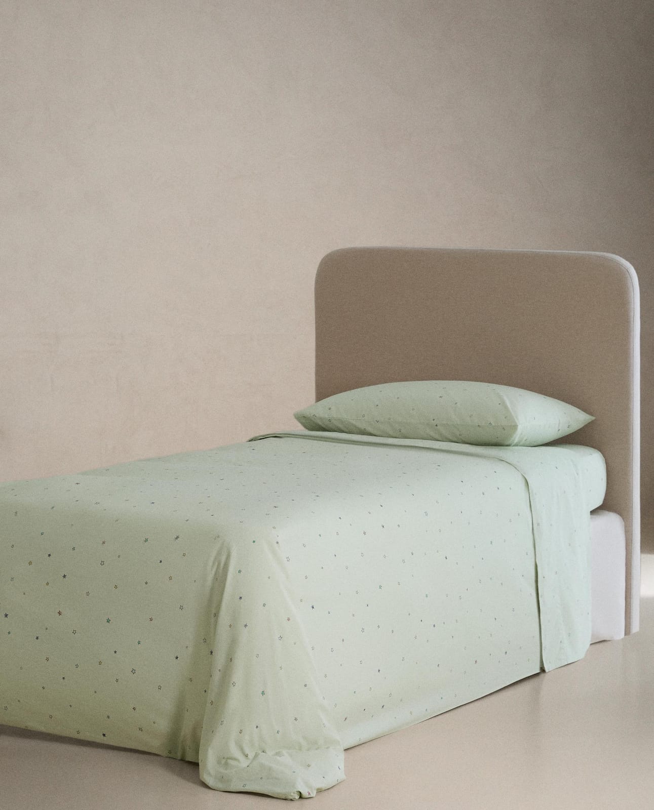 ZARA HOME ДЕТСКИЙ ПОДОДЕЯЛЬНИК ИЗ ХЛОПКА СО ЗВЕЗДОЧКАМИ ракурс 6