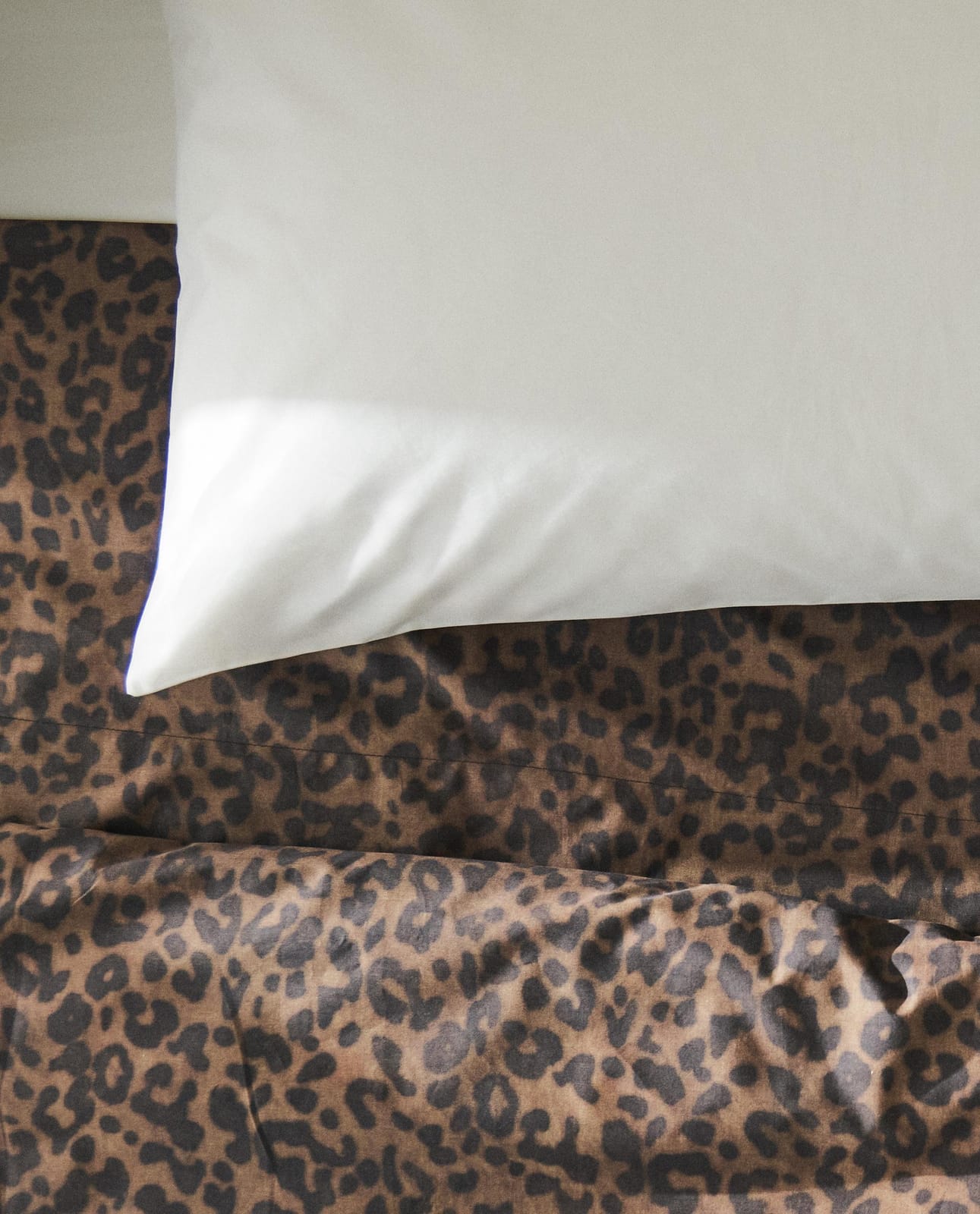 ZARA HOME ПРОСТЫНЯ БЕЗ РЕЗИНКИ ИЗ ПЕРКАЛЯ С ЛЕОПАРДОВЫМ УЗОРОМ (200 НИТЕЙ) ракурс 7