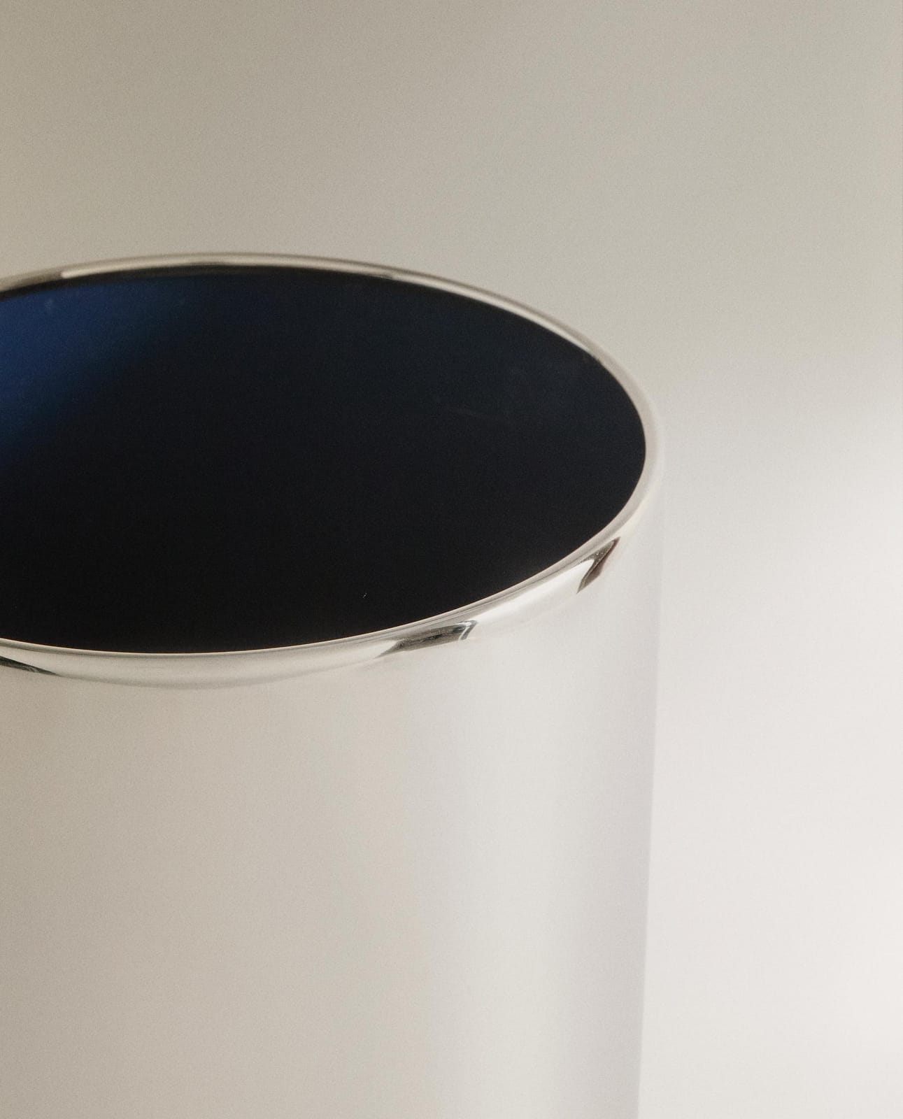 ZARA HOME МЕТАЛЛИЧЕСКАЯ КОРЗИНА ДЛЯ МУСОРА ракурс 4
