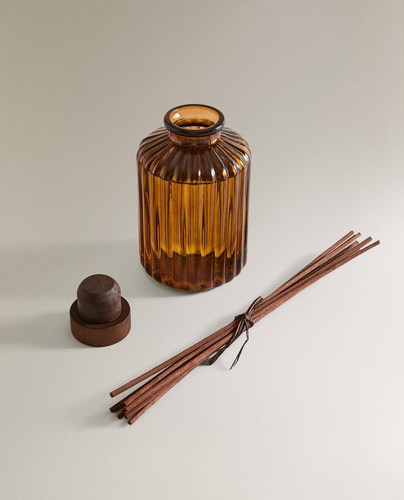 ZARA HOME (285 ML) Ароматические палочки PUMPKIN SPICE ракурс 2
