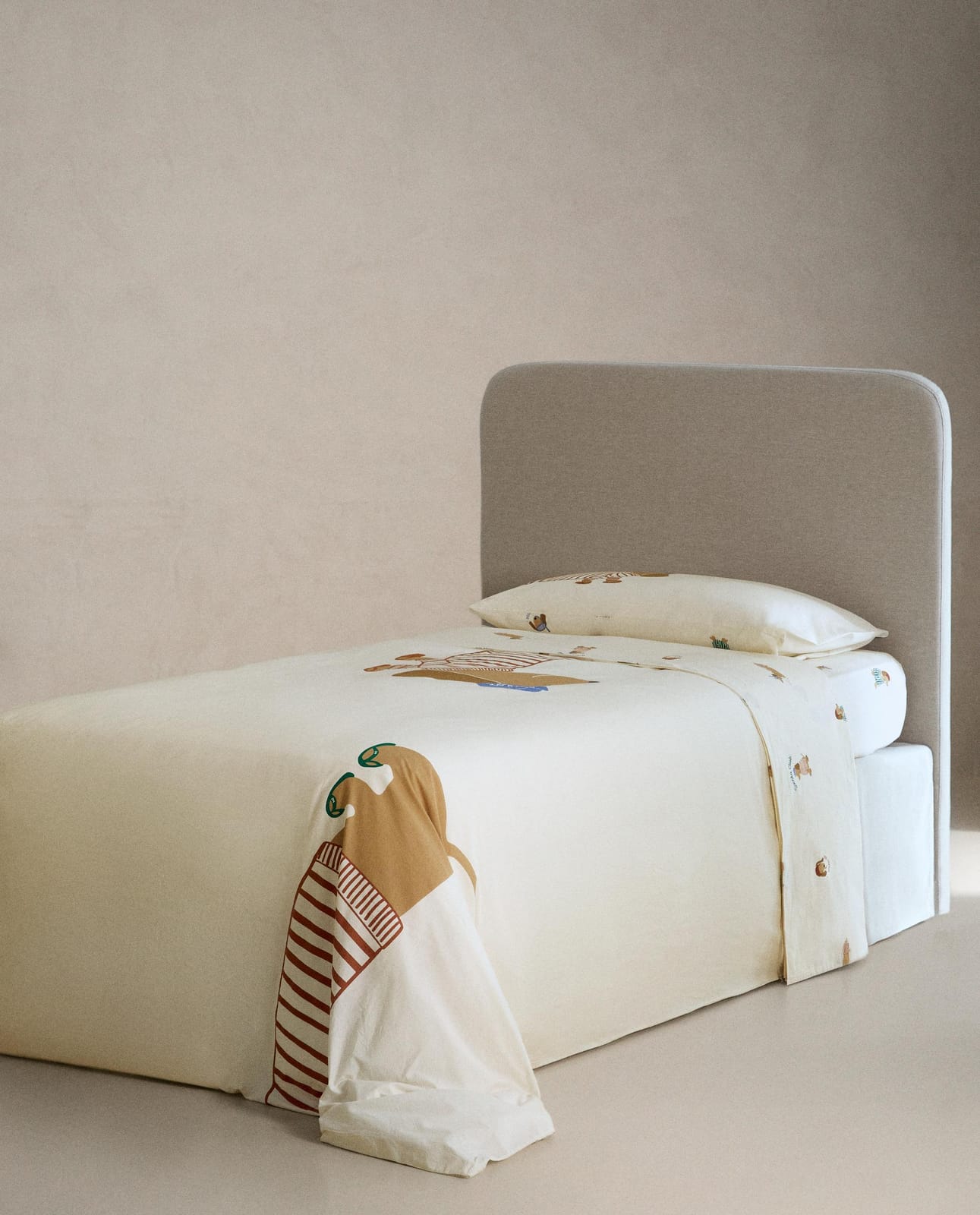 ZARA HOME ДВУСТОРОННИЙ ДЕТСКИЙ ПОДОДЕЯЛЬНИК С СОБАЧКАМИ ракурс 2