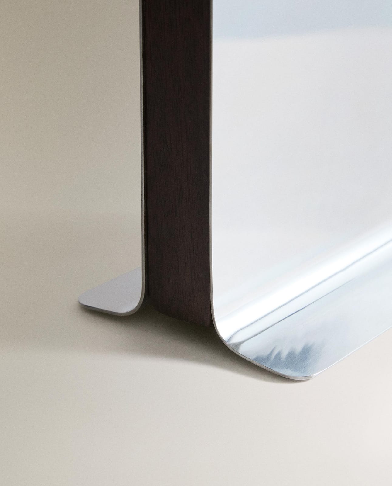 ZARA HOME ДЕРЕВЯННЫЕ ПОДСТАВКИ ДЛЯ КНИГ С МЕТАЛЛОМ ракурс 4