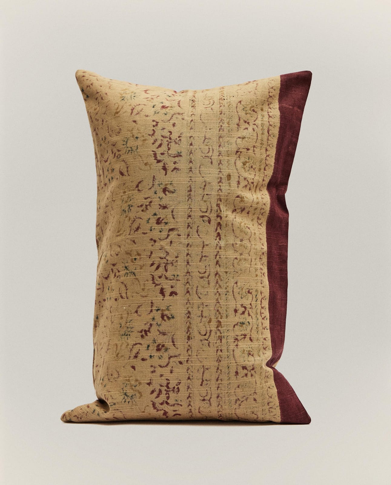 ZARA HOME НАВОЛОЧКА НА ПОДУШКУ С ПРИНТОМ BLOCK PRINT ракурс 7