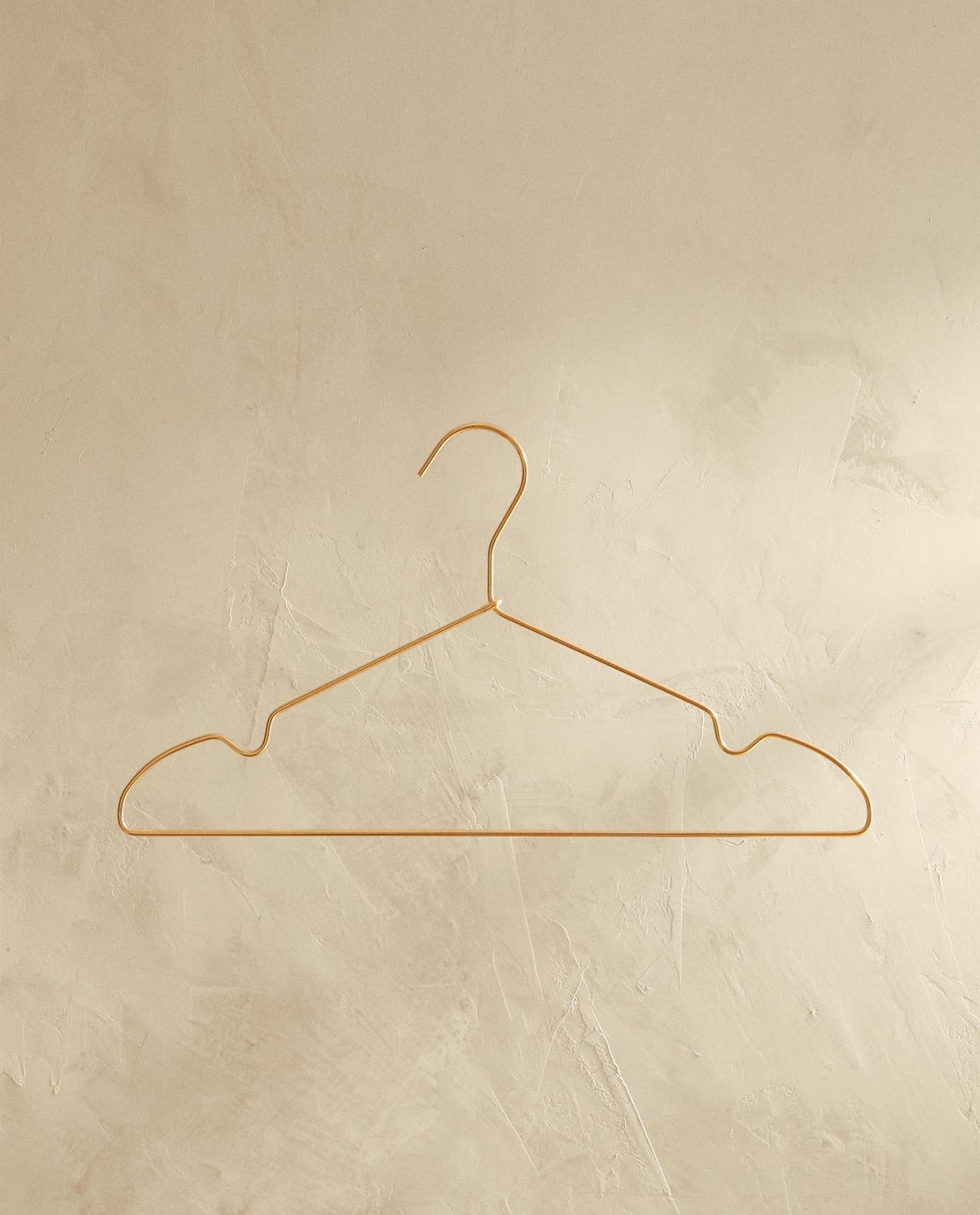 ZARA HOME МЕТАЛЛИЧЕСКАЯ ВЕШАЛКА (КОМПЛЕКТ 5 ШТ.) ракурс 8
