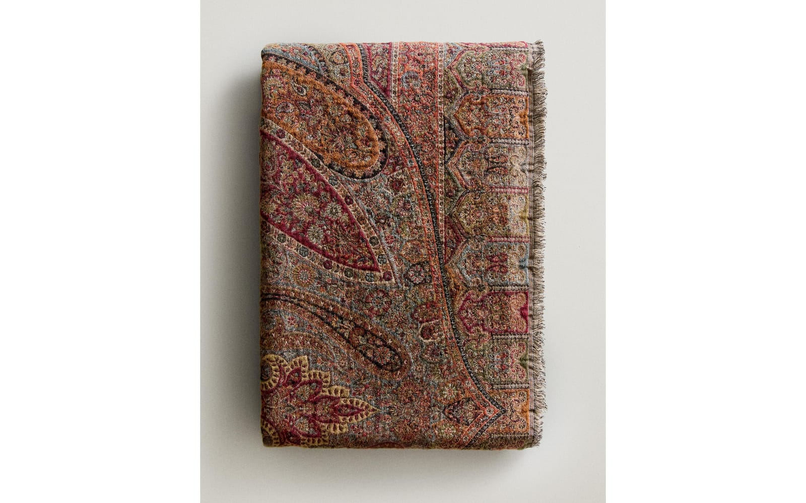 ZARA HOME ЖАККАРДОВЫЙ ПЛЕД С УЗОРОМ ПЕЙСЛИ ракурс 8
