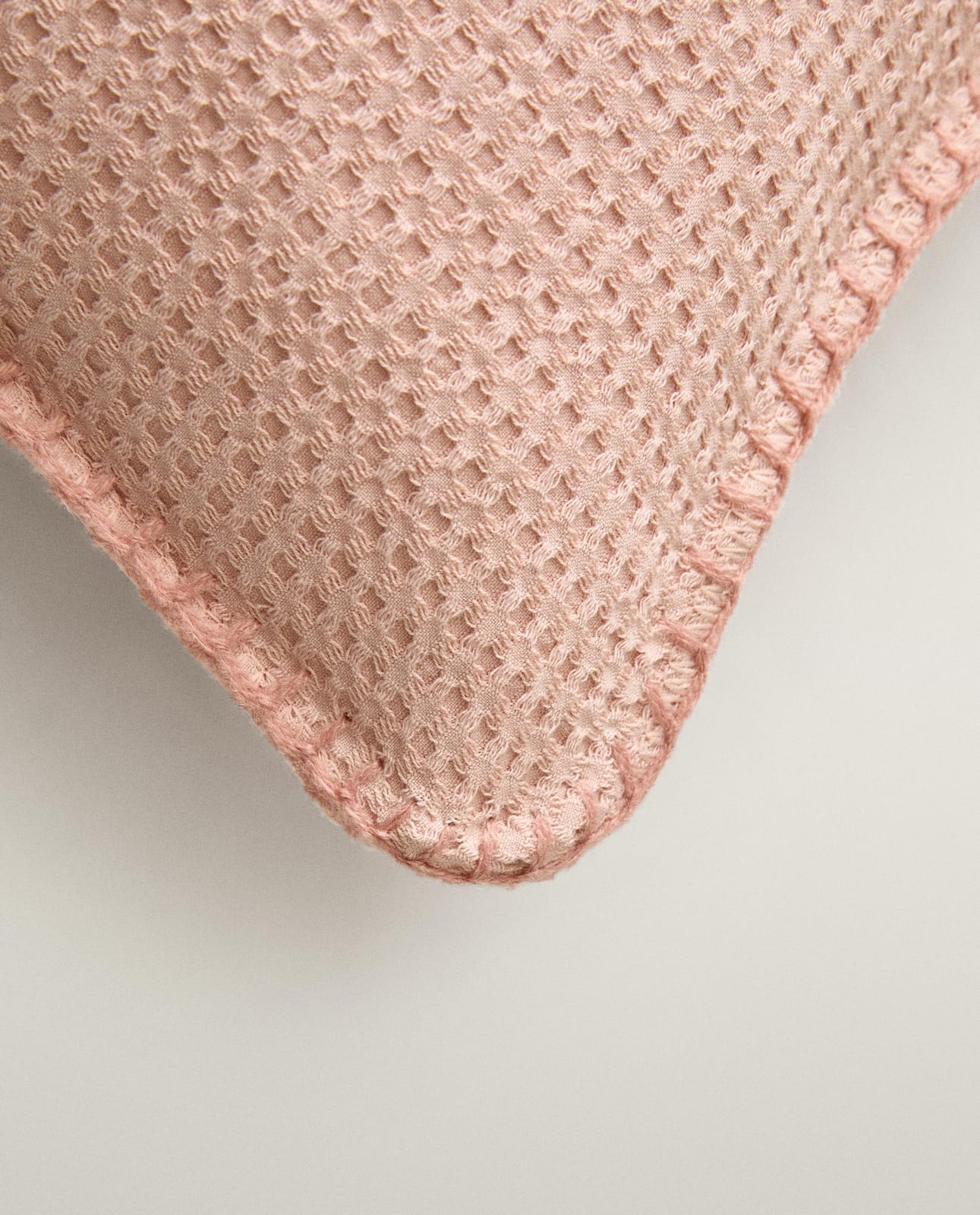 ZARA HOME ДЕТСКАЯ НАВОЛОЧКА НА ПОДУШКУ С ВАФЕЛЬНОЙ СТРУКТУРОЙ ракурс 2