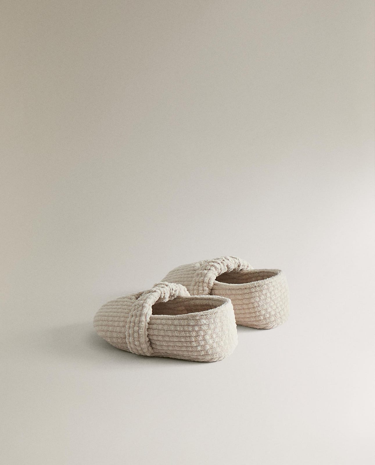 ZARA HOME ПИНЕТКИ ТИПА БАЛЕТОК С ФАКТУРОЙ ракурс 4