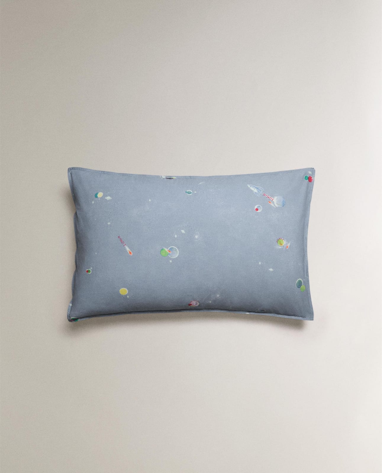 ZARA HOME ДЕТСКАЯ НАВОЛОЧКА НА ПОДУШКУ С МОТИВАМИ КОСМОСА ракурс 6