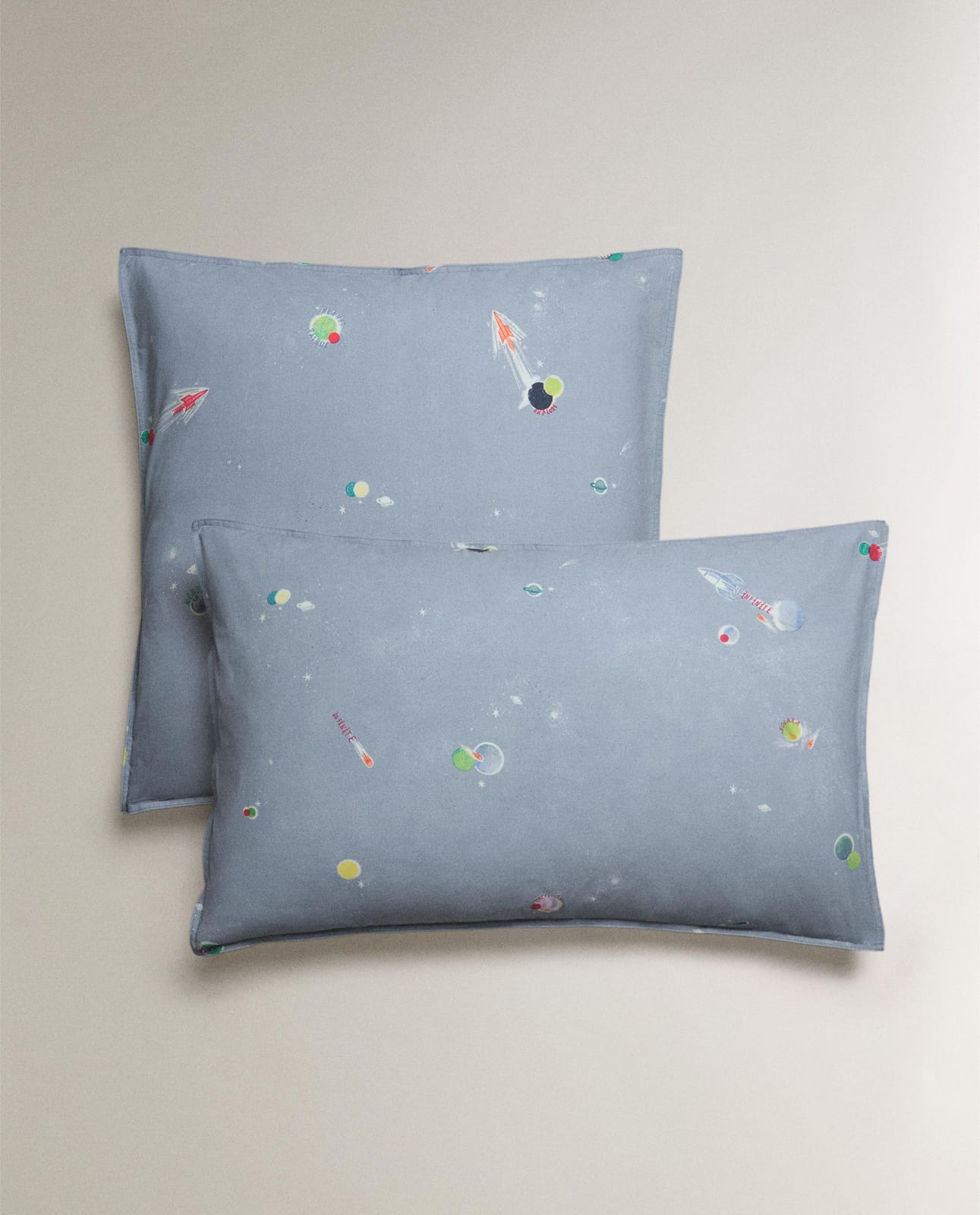 Наволочка ZARA HOME детская наволочка на подушку с мотивами космоса WIELOKOLOROWY 80 x 80 cm