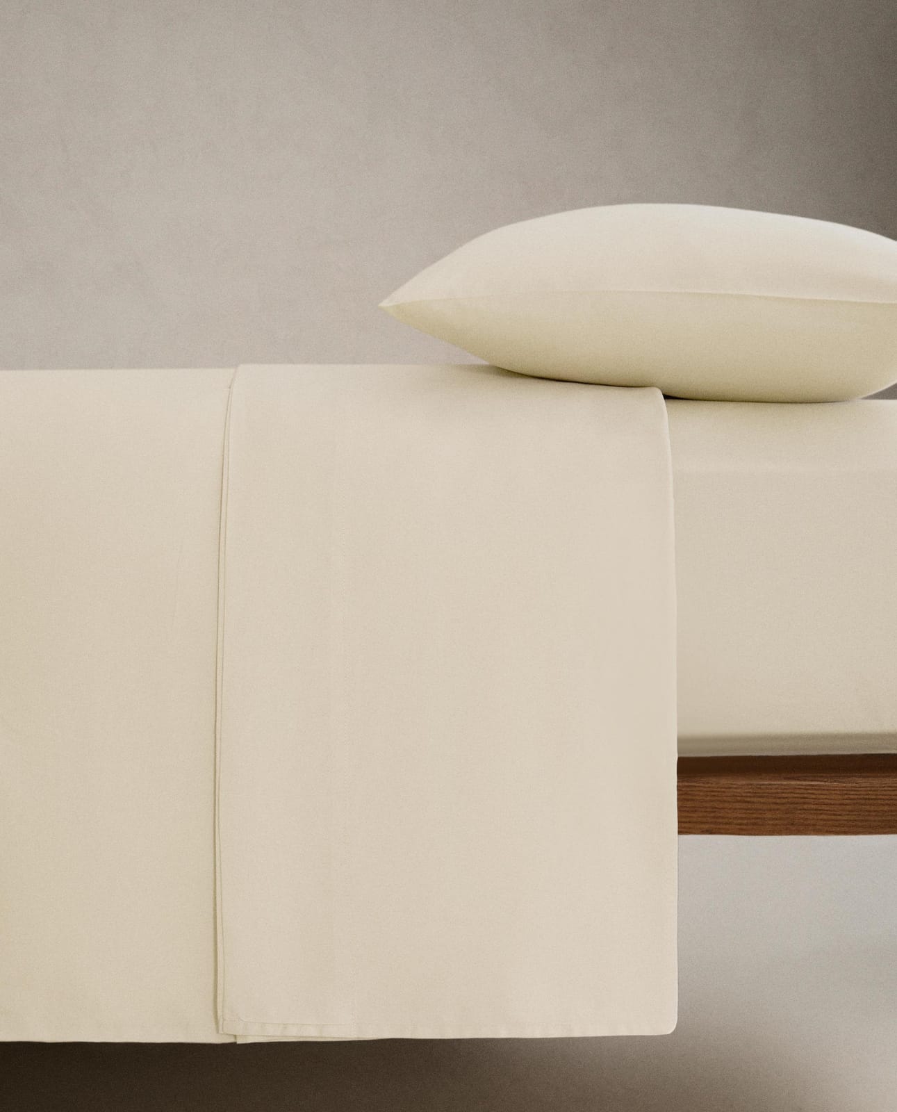 ZARA HOME САТИНОВАЯ ПРОСТЫНЯ НА РЕЗИНКЕ С ЭФФЕКТОМ СТИРКИ | ВЫСОТА 30 CM (300 НИТЕЙ) ракурс 5