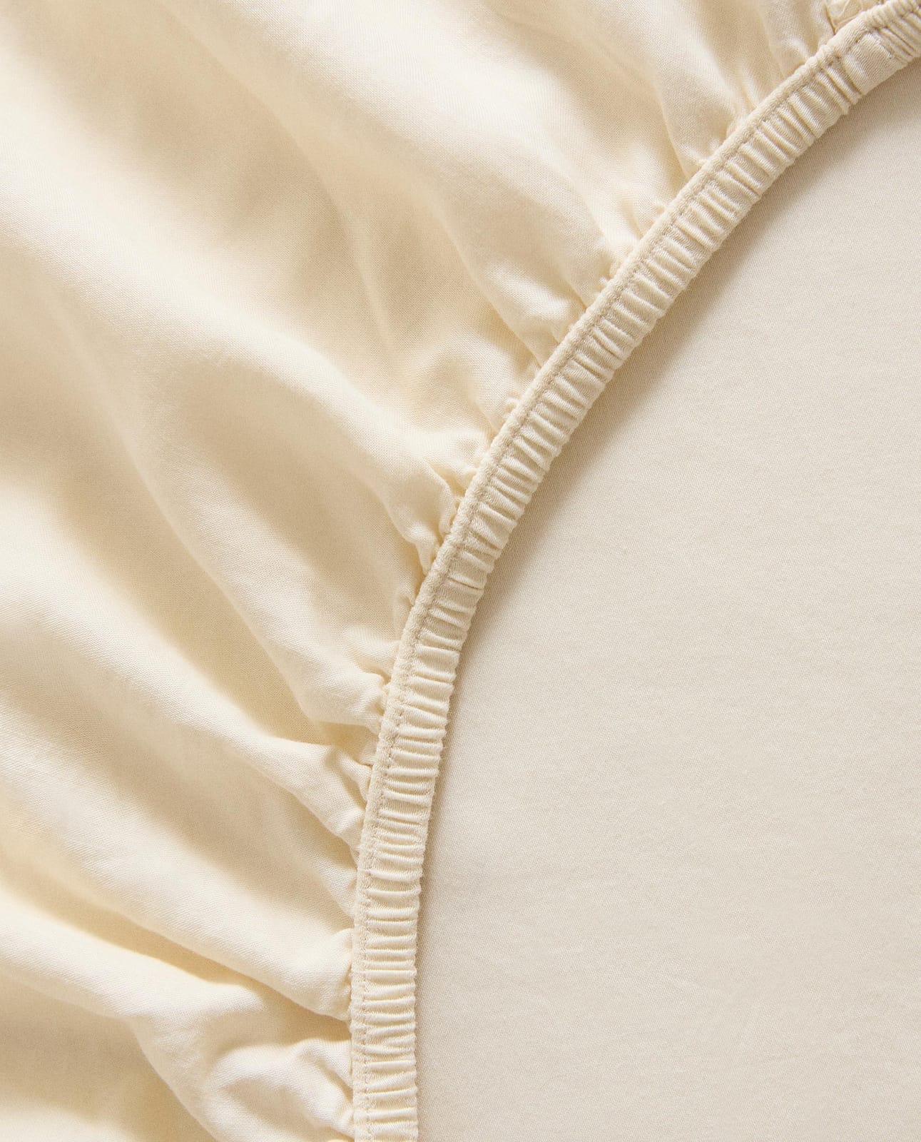 ZARA HOME САТИНОВАЯ ПРОСТЫНЯ НА РЕЗИНКЕ С ЭФФЕКТОМ СТИРКИ | ВЫСОТА 30 CM (300 НИТЕЙ) ракурс 4