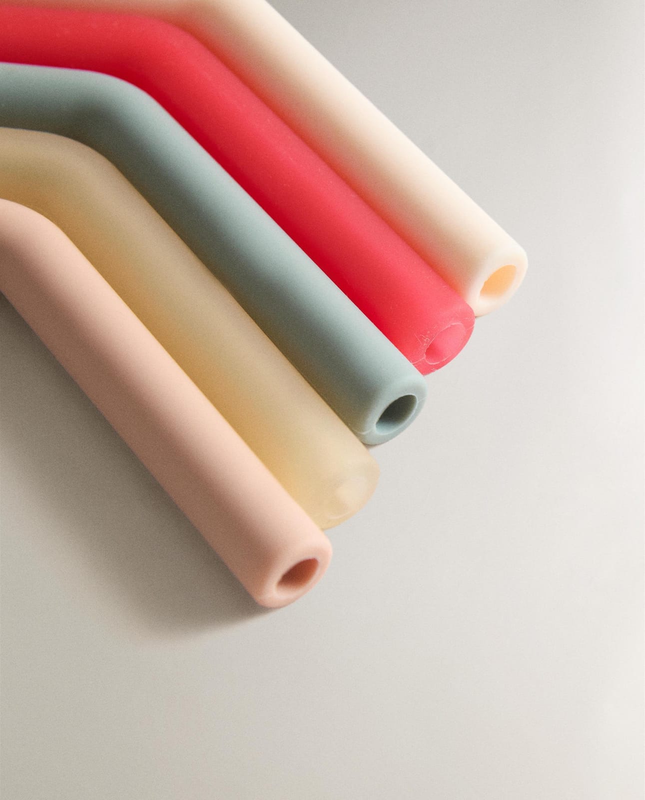 ZARA HOME ДЕТСКИЙ КОМПЛЕКТ СИЛИКОНОВЫХ ТРУБОЧЕК (5 ШТ.) ракурс 5