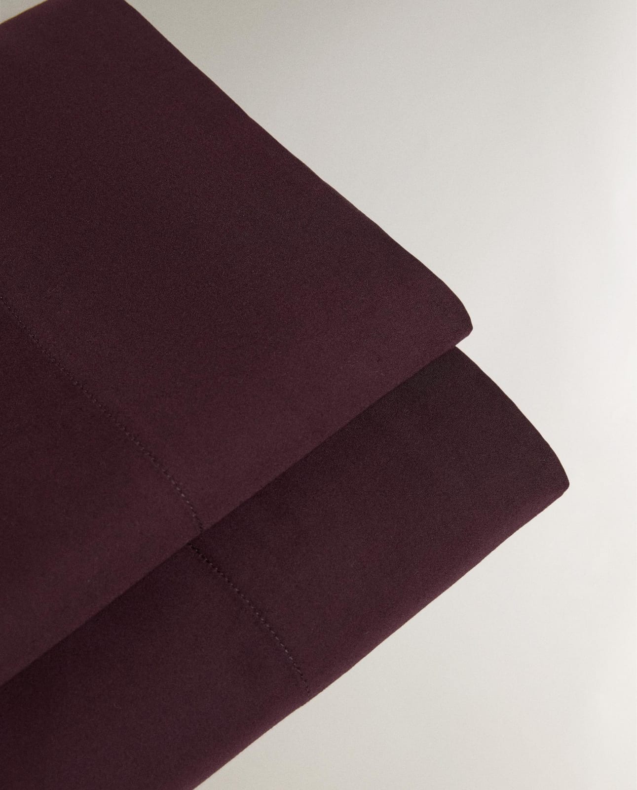 ZARA HOME ПРОСТЫНЯ БЕЗ РЕЗИНКИ ИЗ САТИНА С ЭФФЕКТОМ СТИРКИ (300 НИТЕЙ) ракурс 3