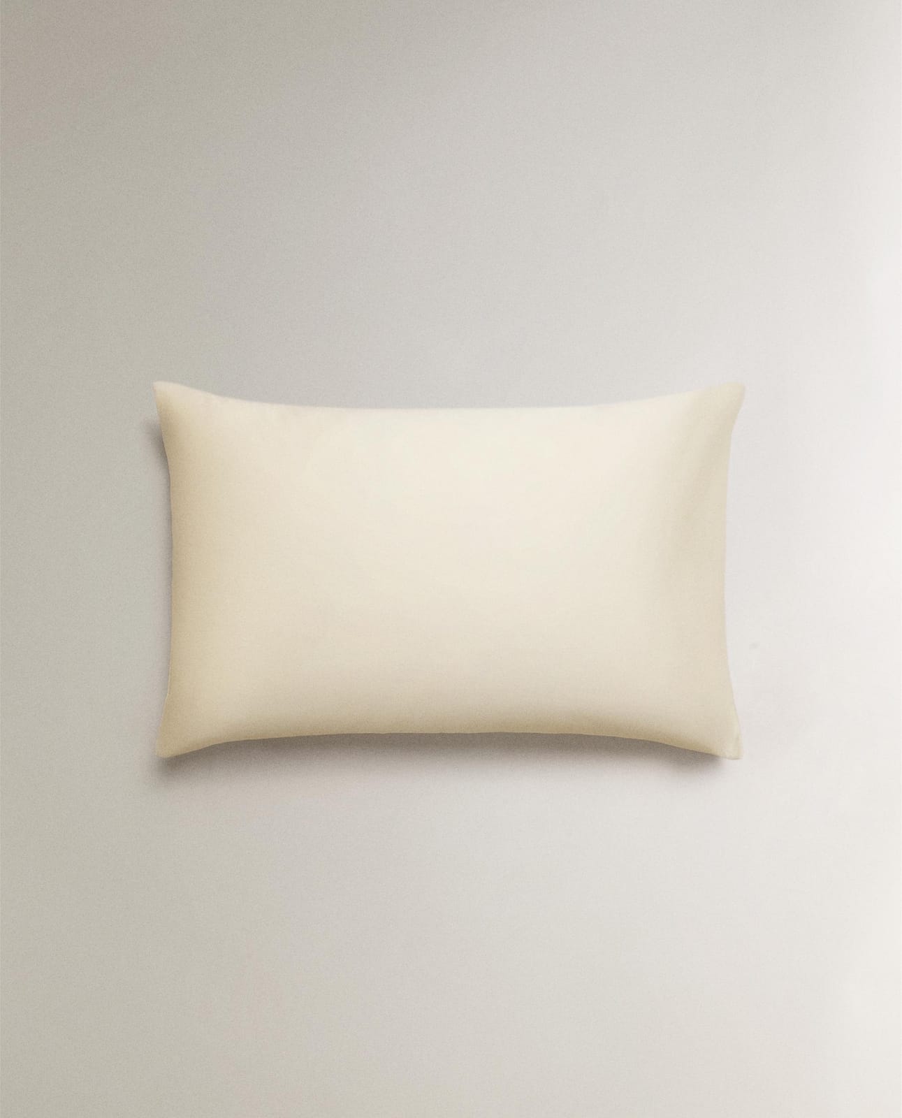 ZARA HOME САТИНОВАЯ НАВОЛОЧКА НА ПОДУШКУ С ЭФФЕКТОМ СТИРКИ (300 НИТЕЙ) ракурс 5