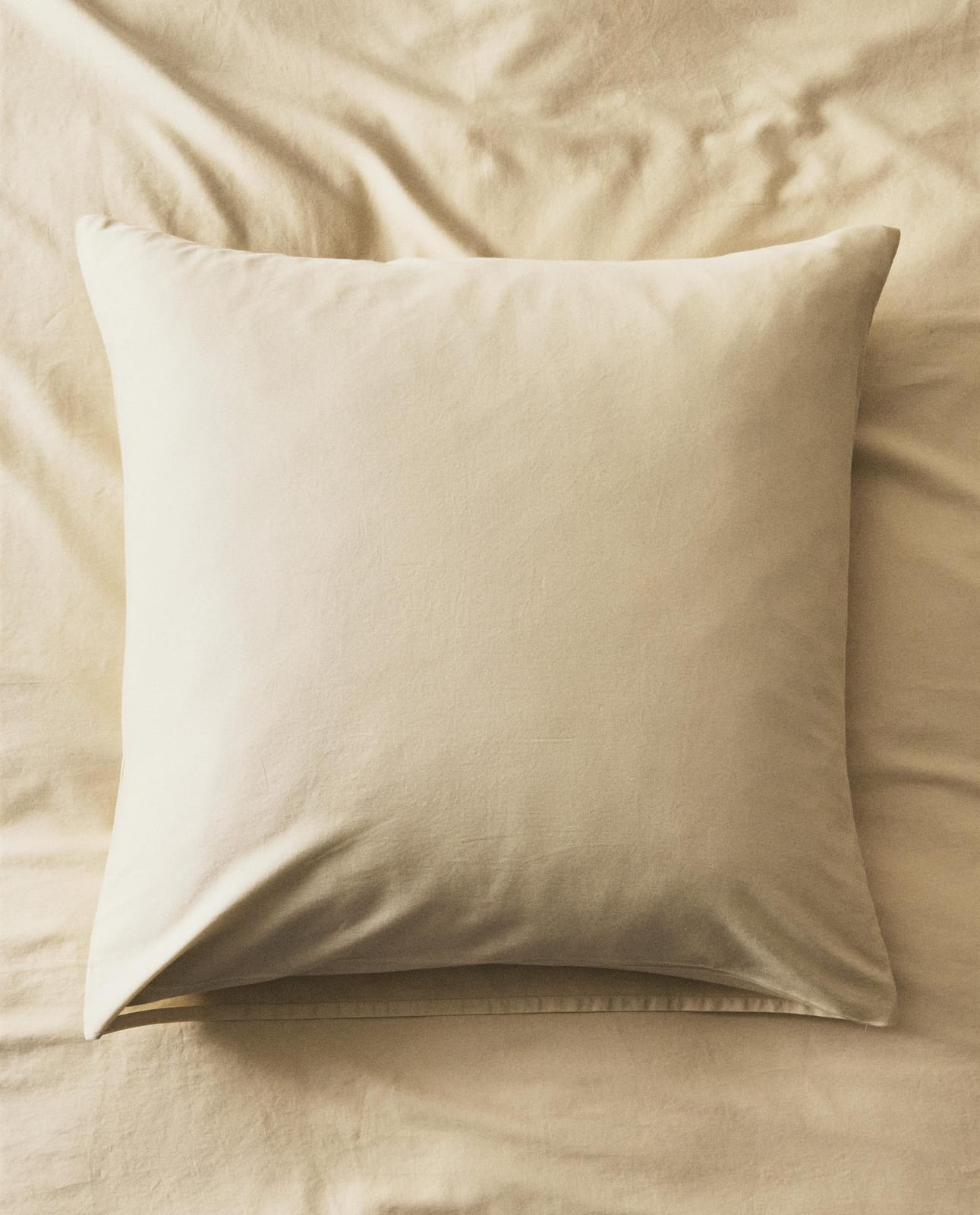 ZARA HOME САТИНОВАЯ НАВОЛОЧКА НА ПОДУШКУ С ЭФФЕКТОМ СТИРКИ (300 НИТЕЙ) ракурс 8