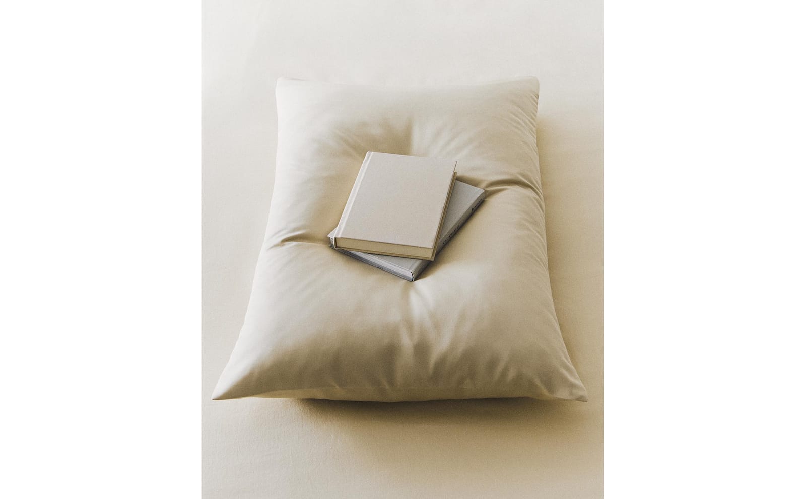 ZARA HOME САТИНОВАЯ НАВОЛОЧКА НА ПОДУШКУ С ЭФФЕКТОМ СТИРКИ (300 НИТЕЙ) ракурс 9