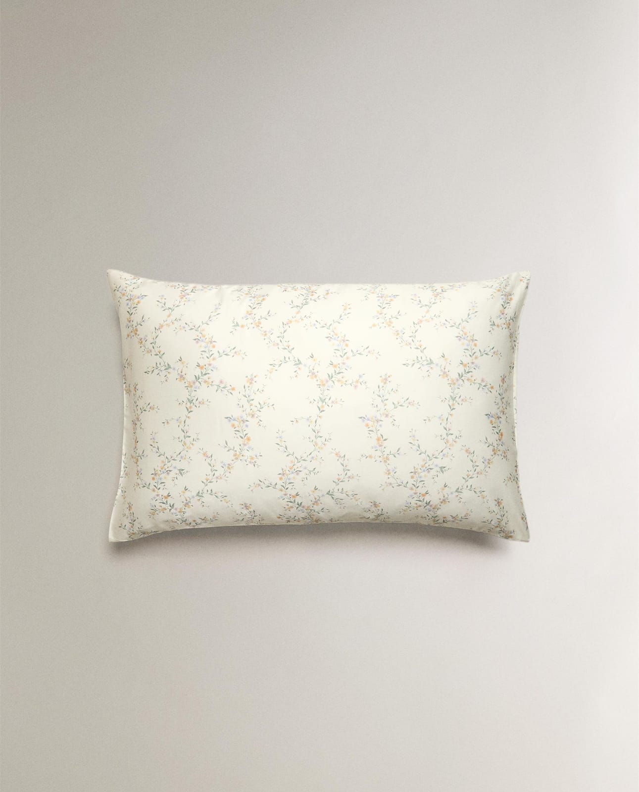 ZARA HOME САТИНОВАЯ НАВОЛОЧКА С ЦВЕТОЧНЫМ УЗОРОМ ракурс 3