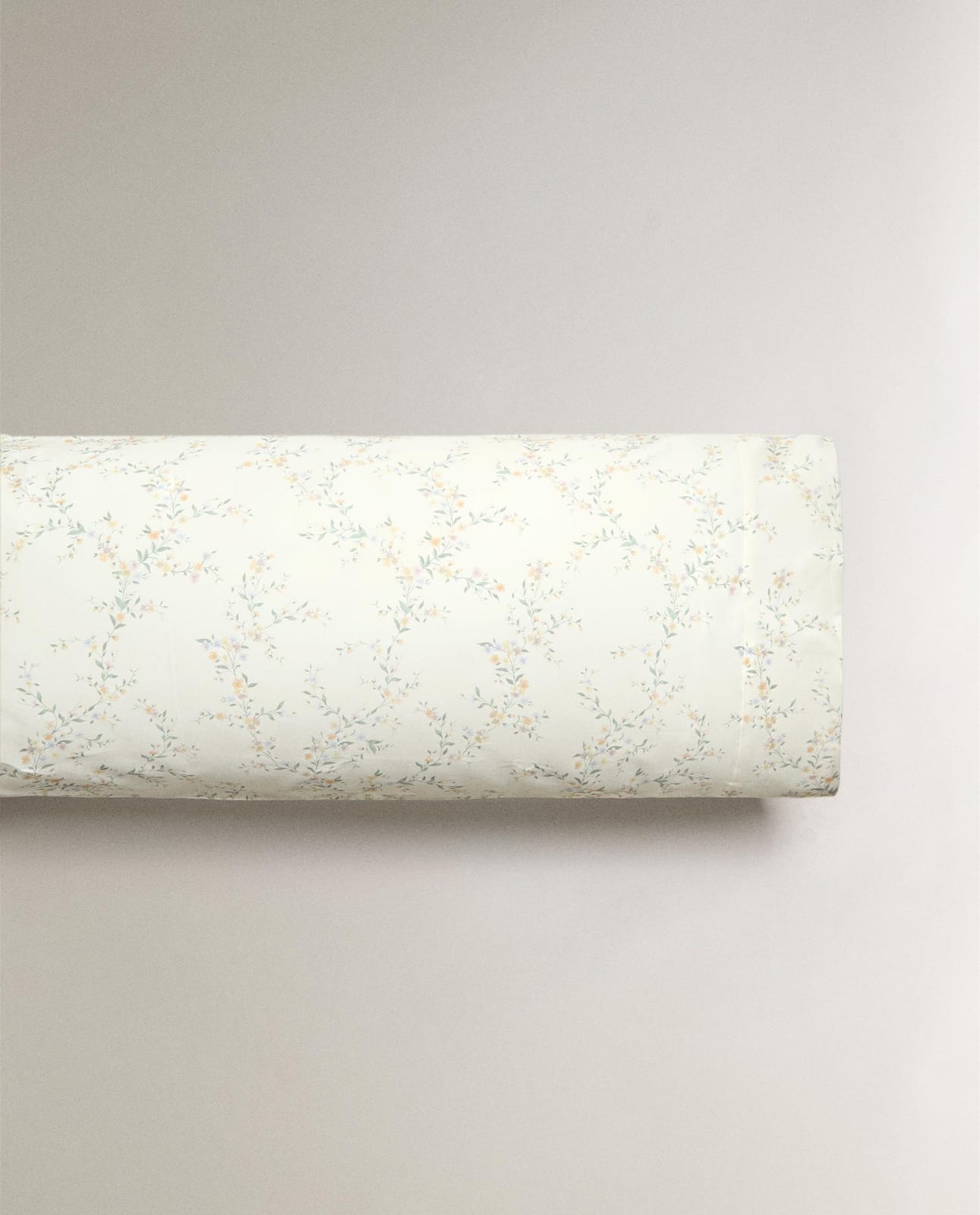 ZARA HOME САТИНОВАЯ НАВОЛОЧКА С ЦВЕТОЧНЫМ УЗОРОМ ракурс 2