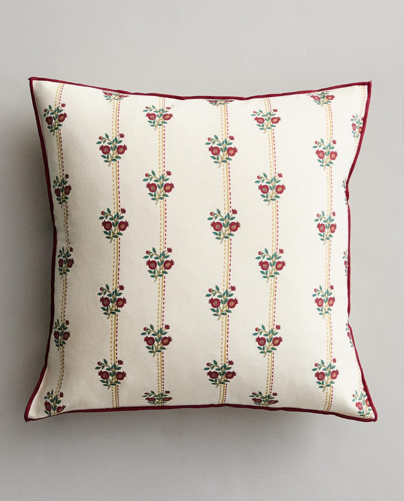 ZARA HOME НАВОЛОЧКА В ПОЛОСКУ И ЦВЕТЫ ракурс 2