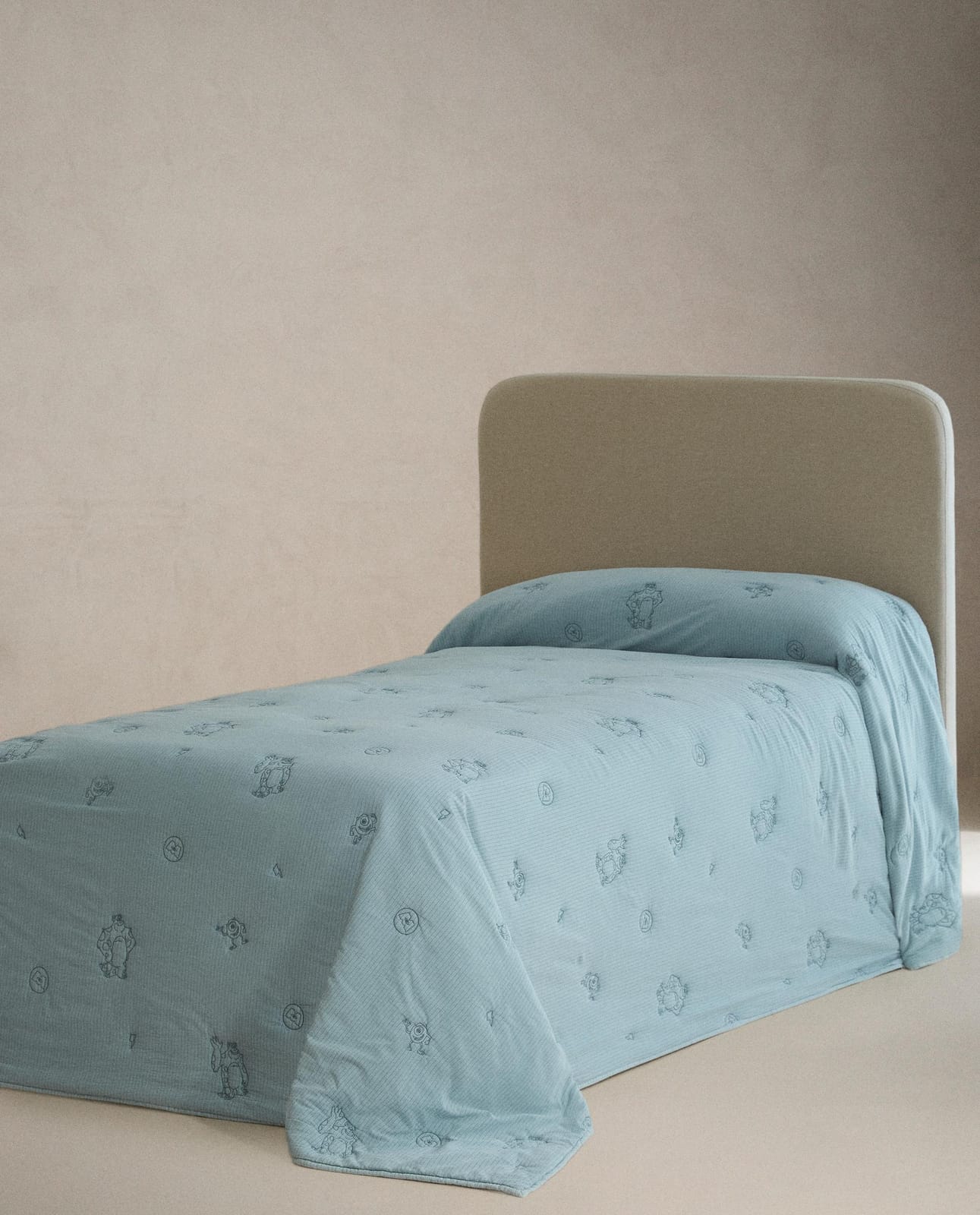 ZARA HOME ДЕТСКОЕ ПОКРЫВАЛО КОРПОРАЦИЯ МОНСТРОВ ©DISNEY/PIXAR ракурс 4